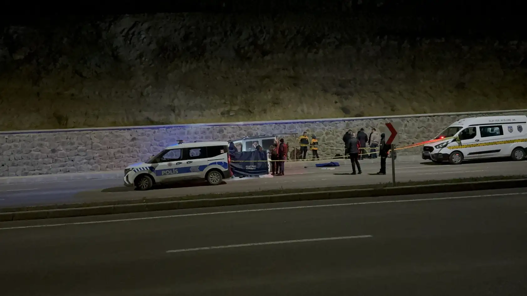 Yasak ilişki yaşadığı sevgilisini boğazını keserek öldürdü