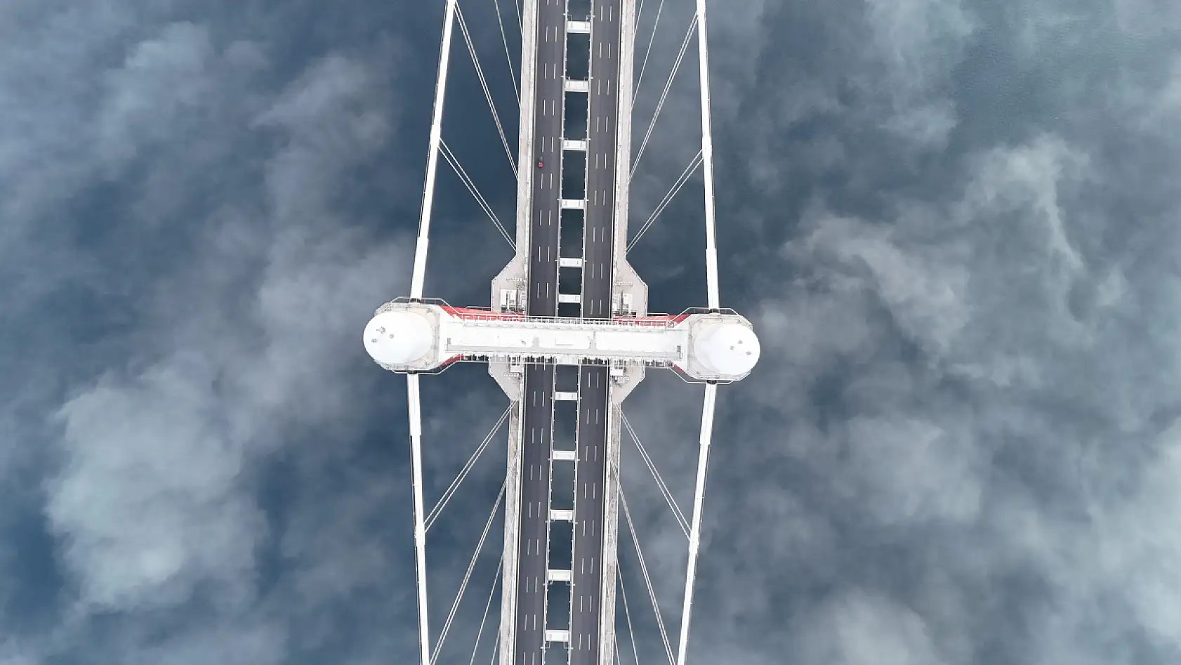 1915 Çanakkale Köprüsü sisler içinde mest etti