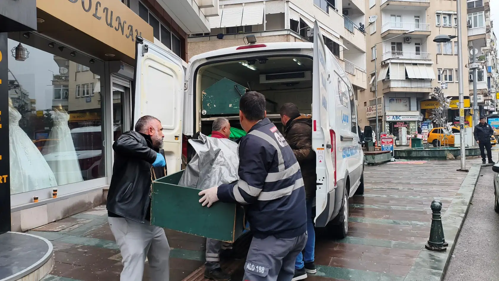 Dün giriş yaptığı apart otel odasında ölü bulundu