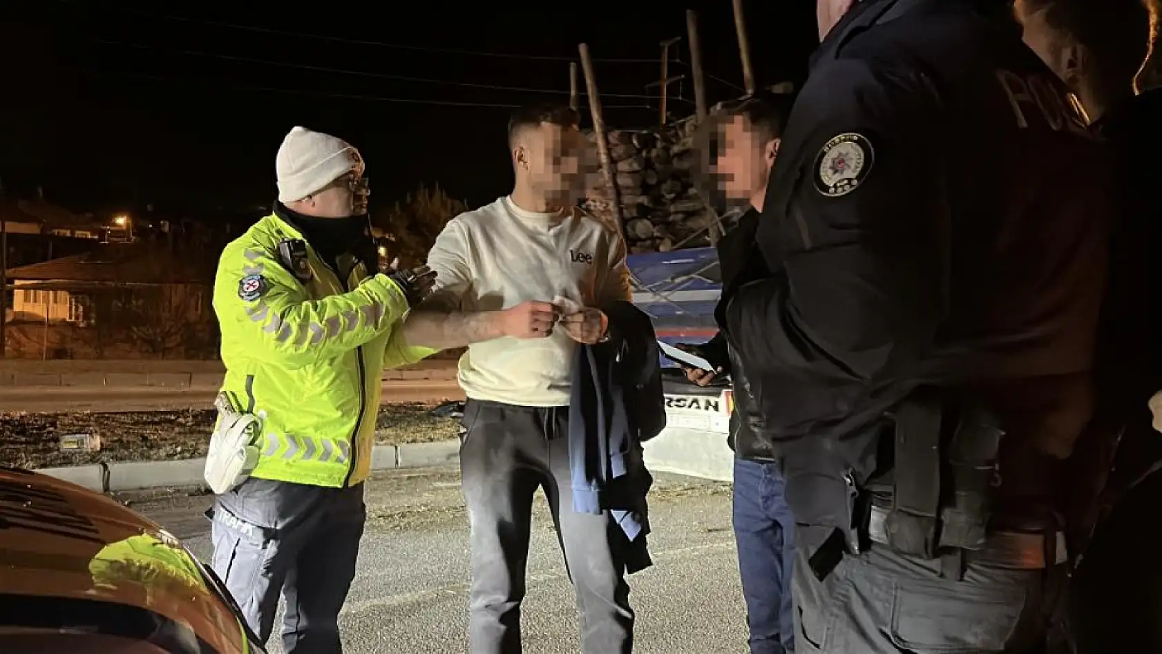 Burdur-Antalya Yolu'nda alkollü sürücü ortalığı savaş alanına çevirdi: 2 yaralı