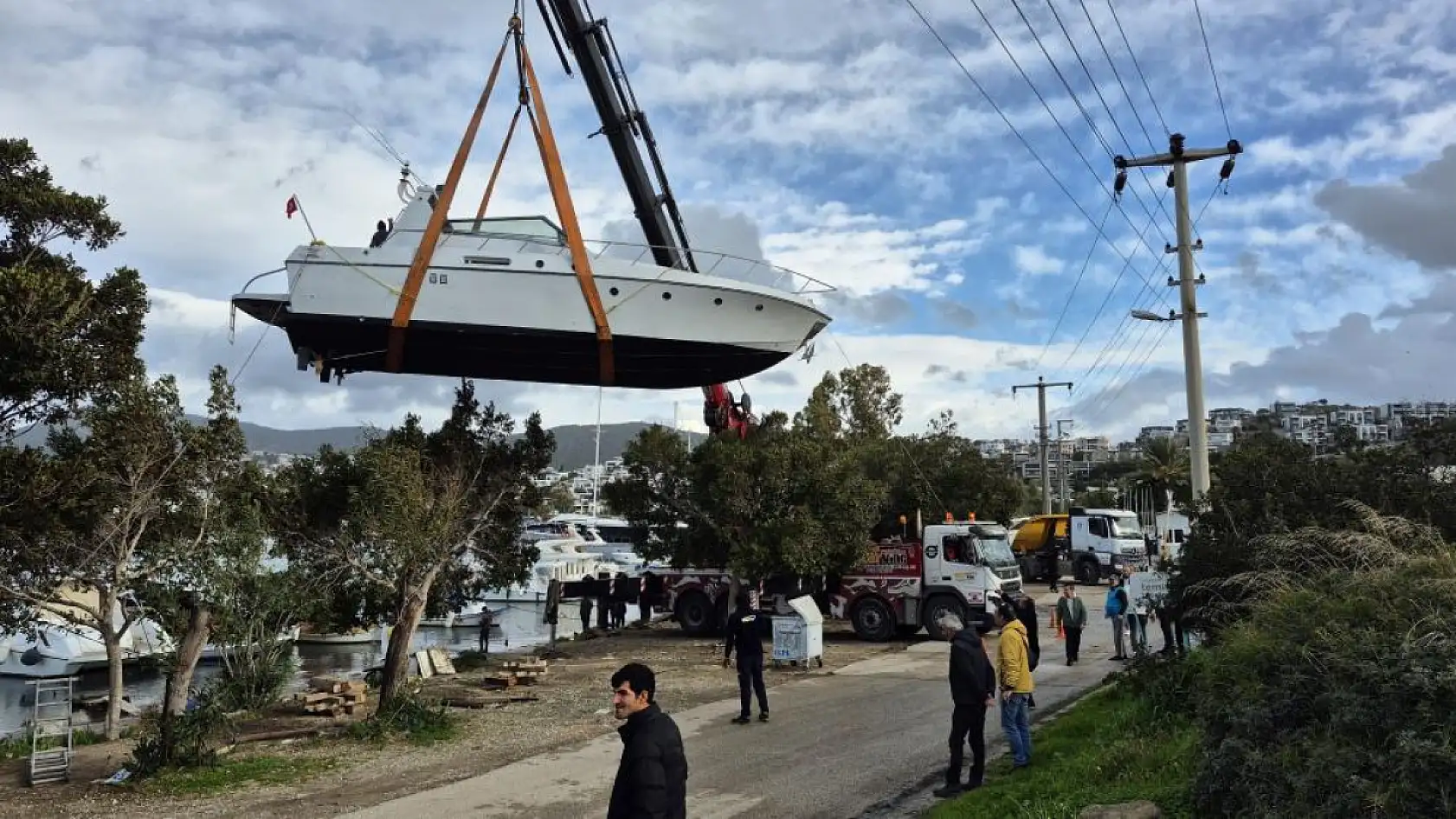 Bodrum'da 100 tekne koydan kaldırıldı