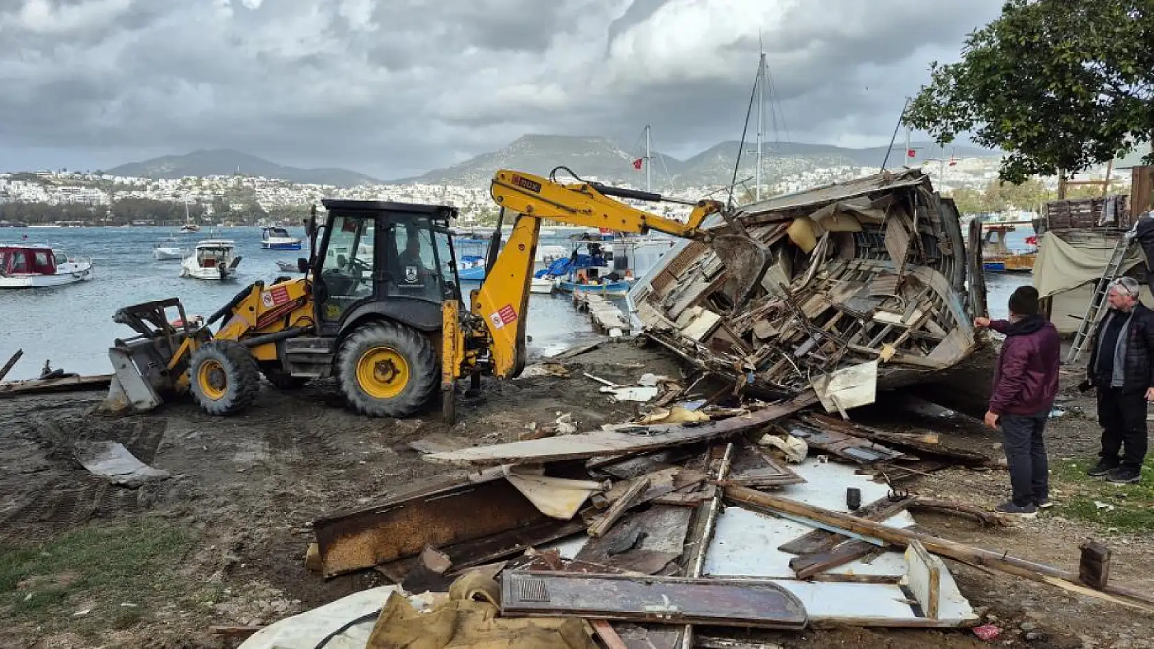 Bodrum'da 100 tekne koydan kaldırıldı