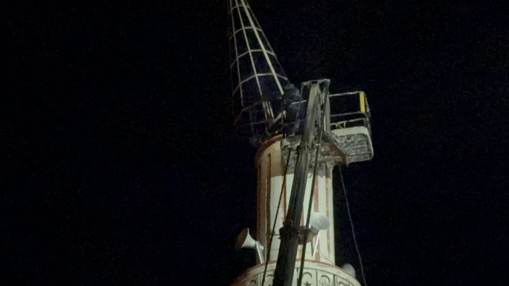 Marmaris'te fırtınada zarar gören minarede çalışma başlatıldı