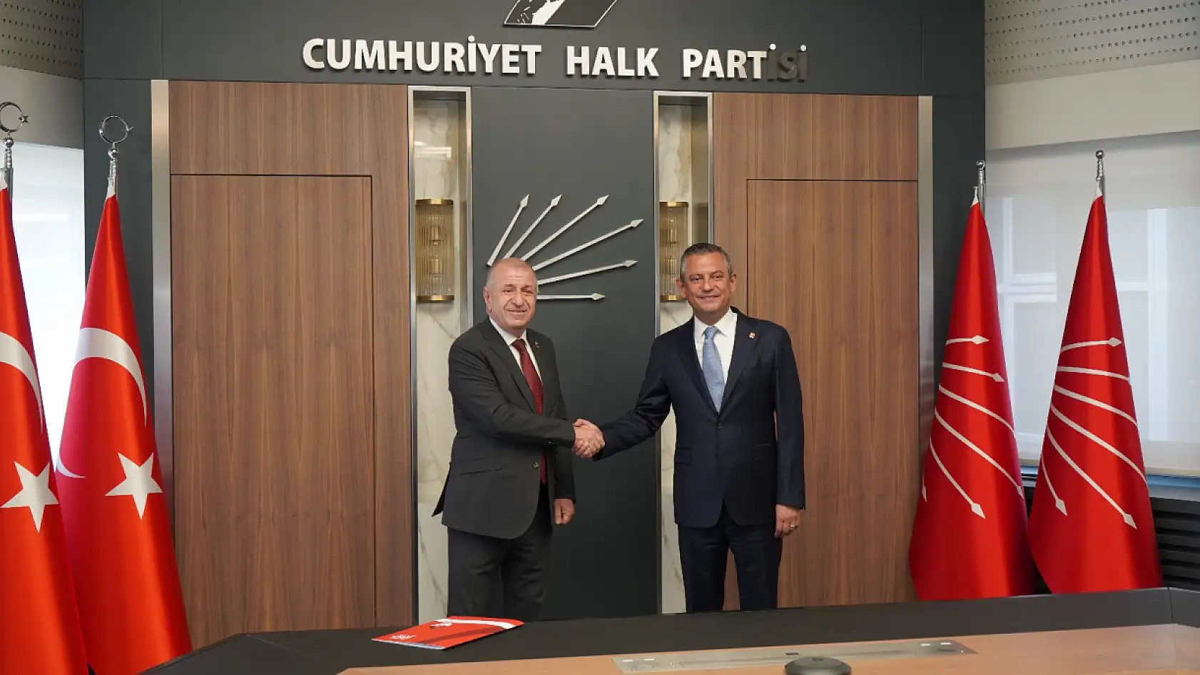 Ümit Özdağ, Özgür Özel'i ziyaret etti