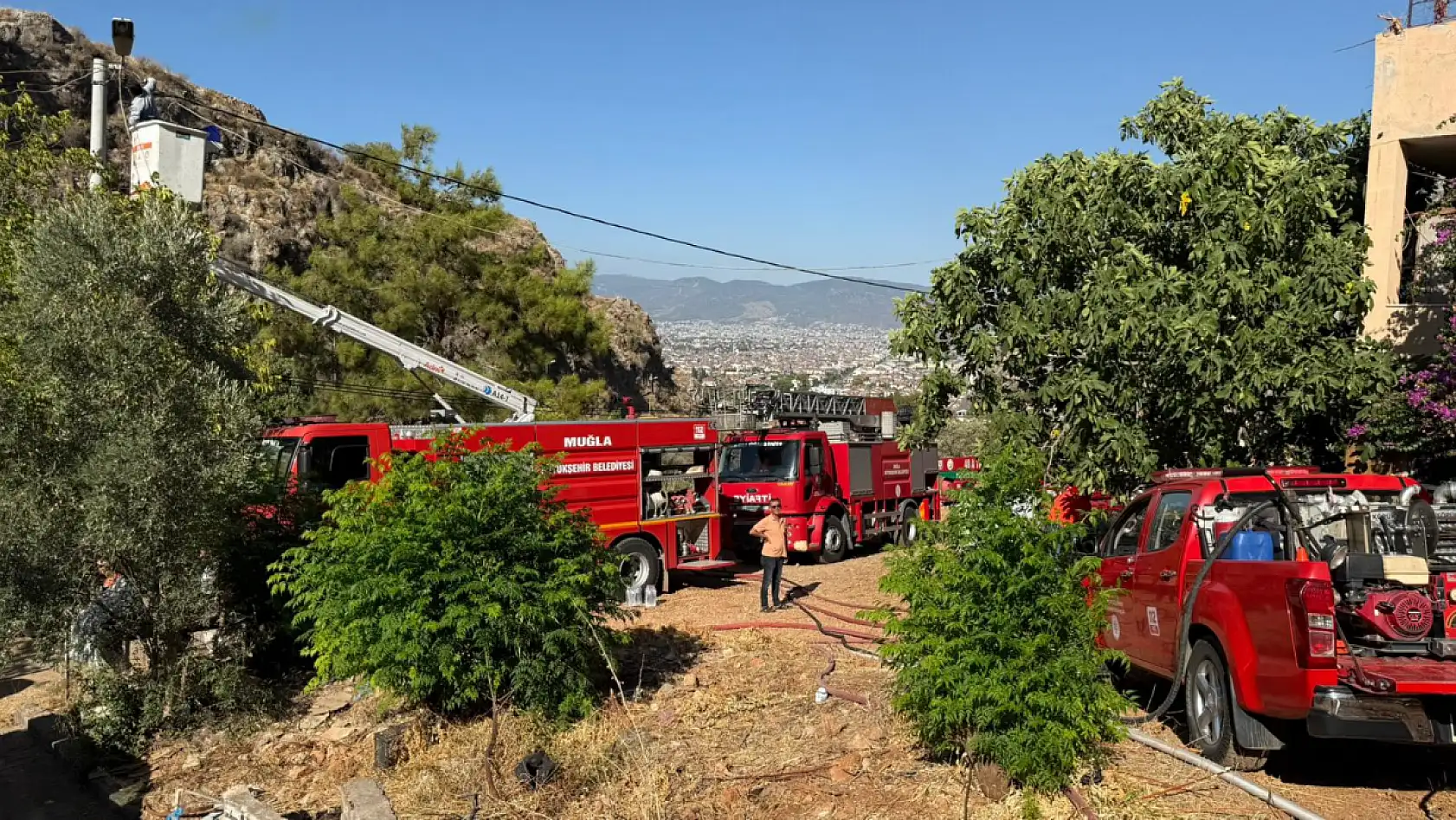 Fethiye'de ev yangını söndürüldü, ev sahibi yaşlı kadın: 'Oğlum yaktı!'
