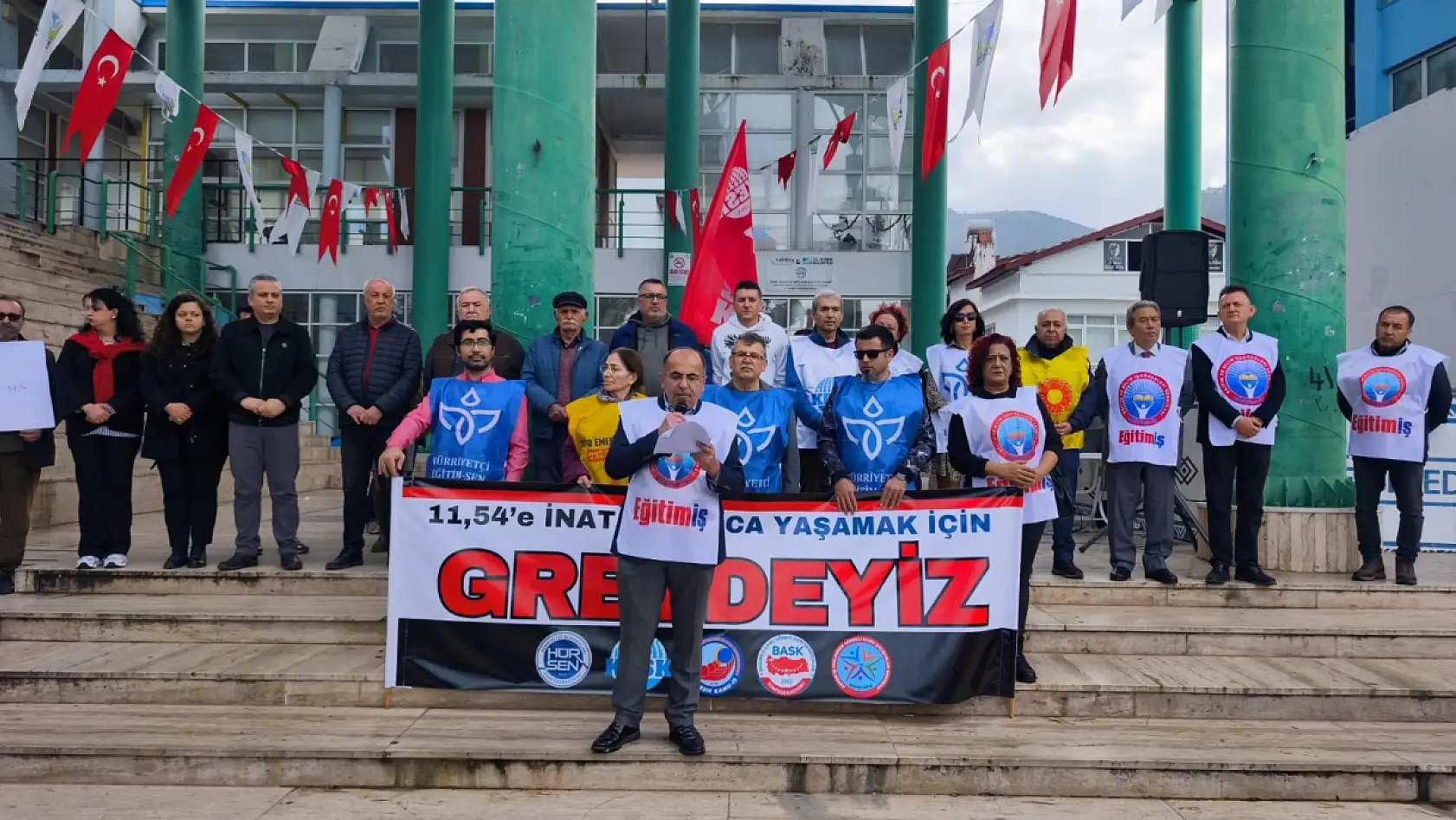 Fethiye'de Memurlardan İş Bırakma Eylemi
