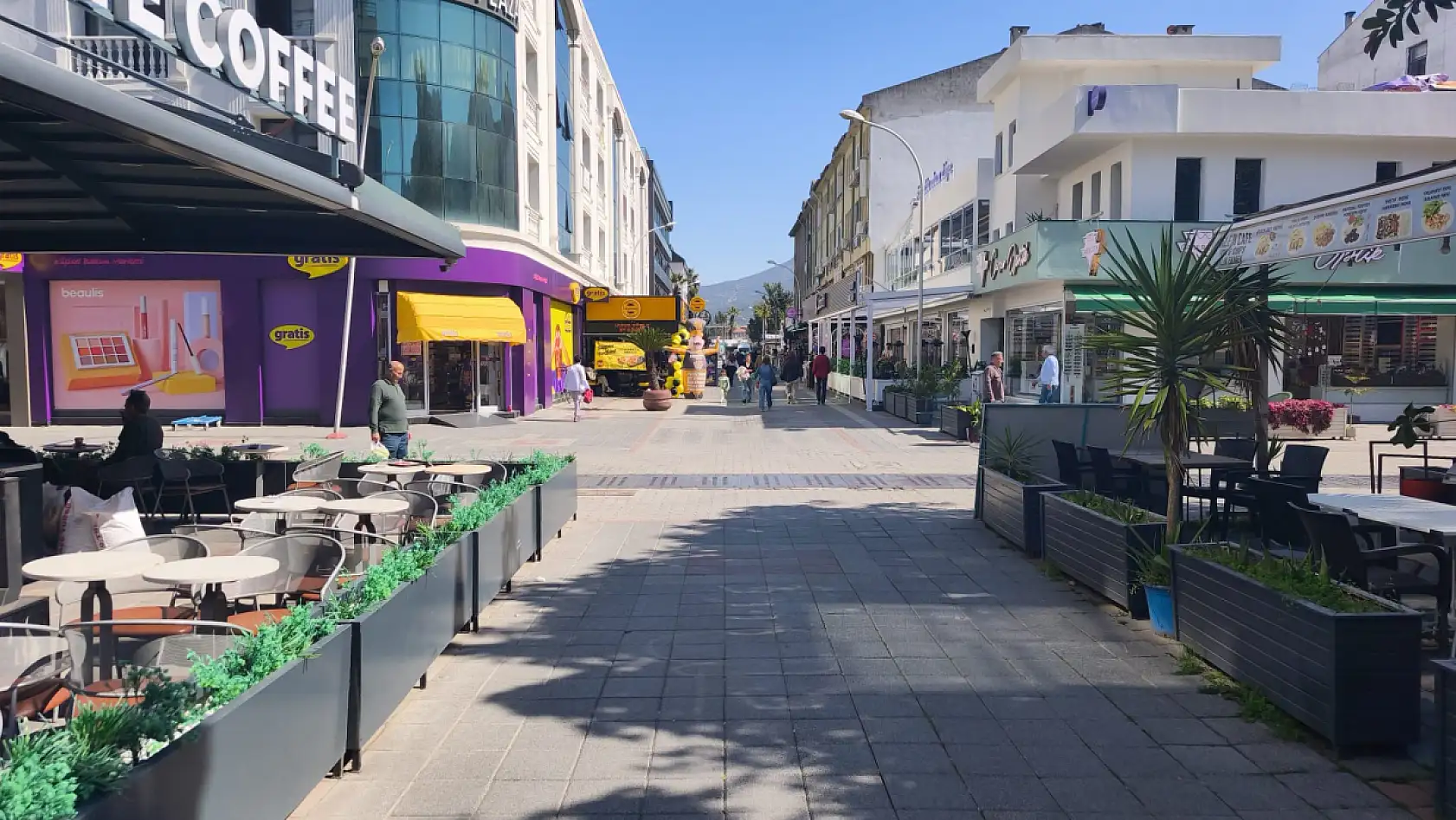 Fethiye  Dispanser Sokak'taki dükkan kiraları dudak uçuklatıyor