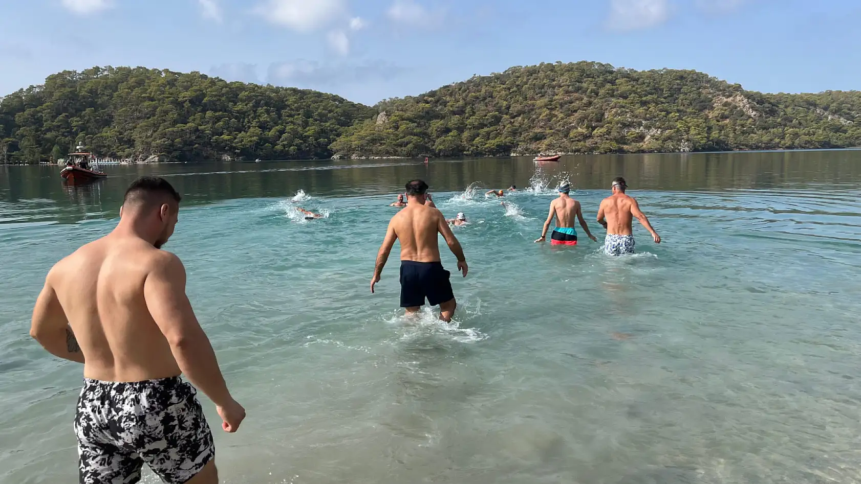 Fethiye'de Engelsiz Kulaçlar Faik Torunoğulları Yüzme Yarışı yapıldı