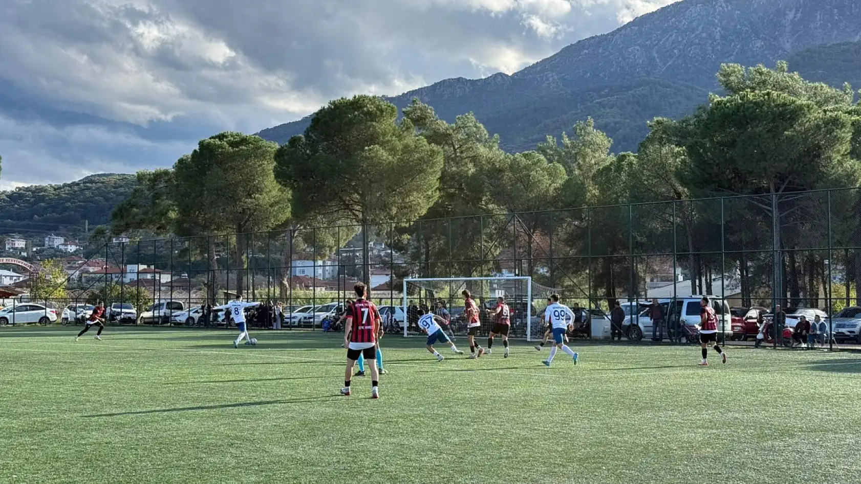 Esenköyspor sahasında Fethiye 1923 ile 2-2 berabere kaldı