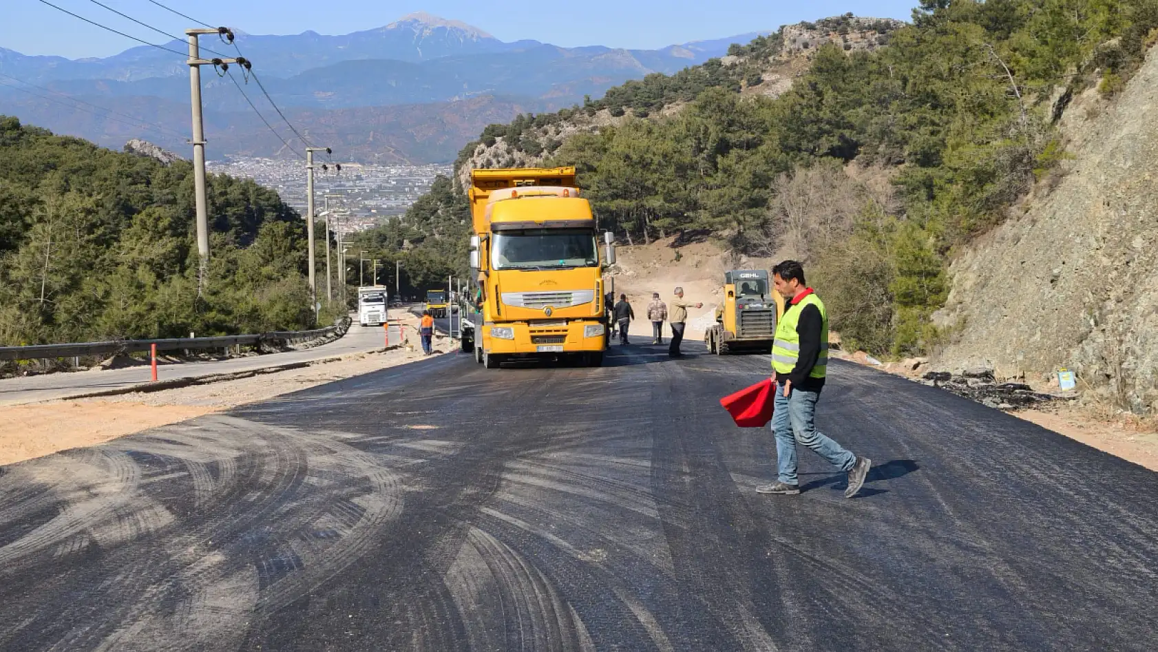Fethiye-Ölüdeniz yolunda çalışmalar hızla ilerliyor