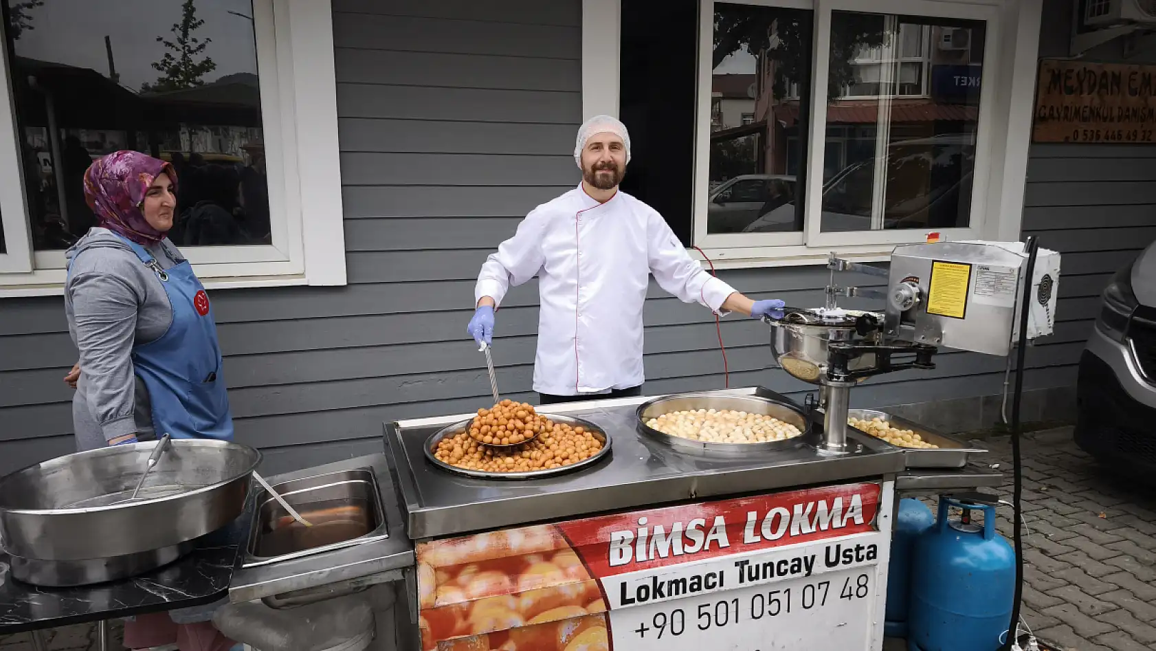 Fethiye'de merhum sanatçı Ahmet Günday anısına lokma hayrı
