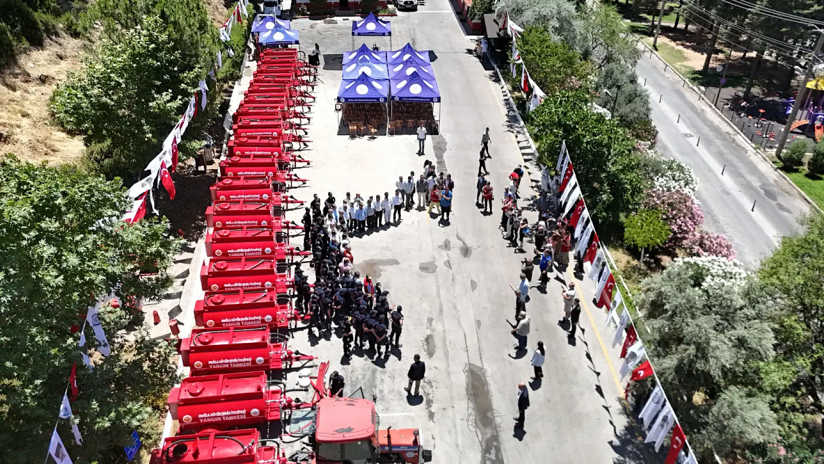 Büyükşehir'den Yangınlara Karşı Güçlü Adım: Kırsala Yangın Tankeri Desteği