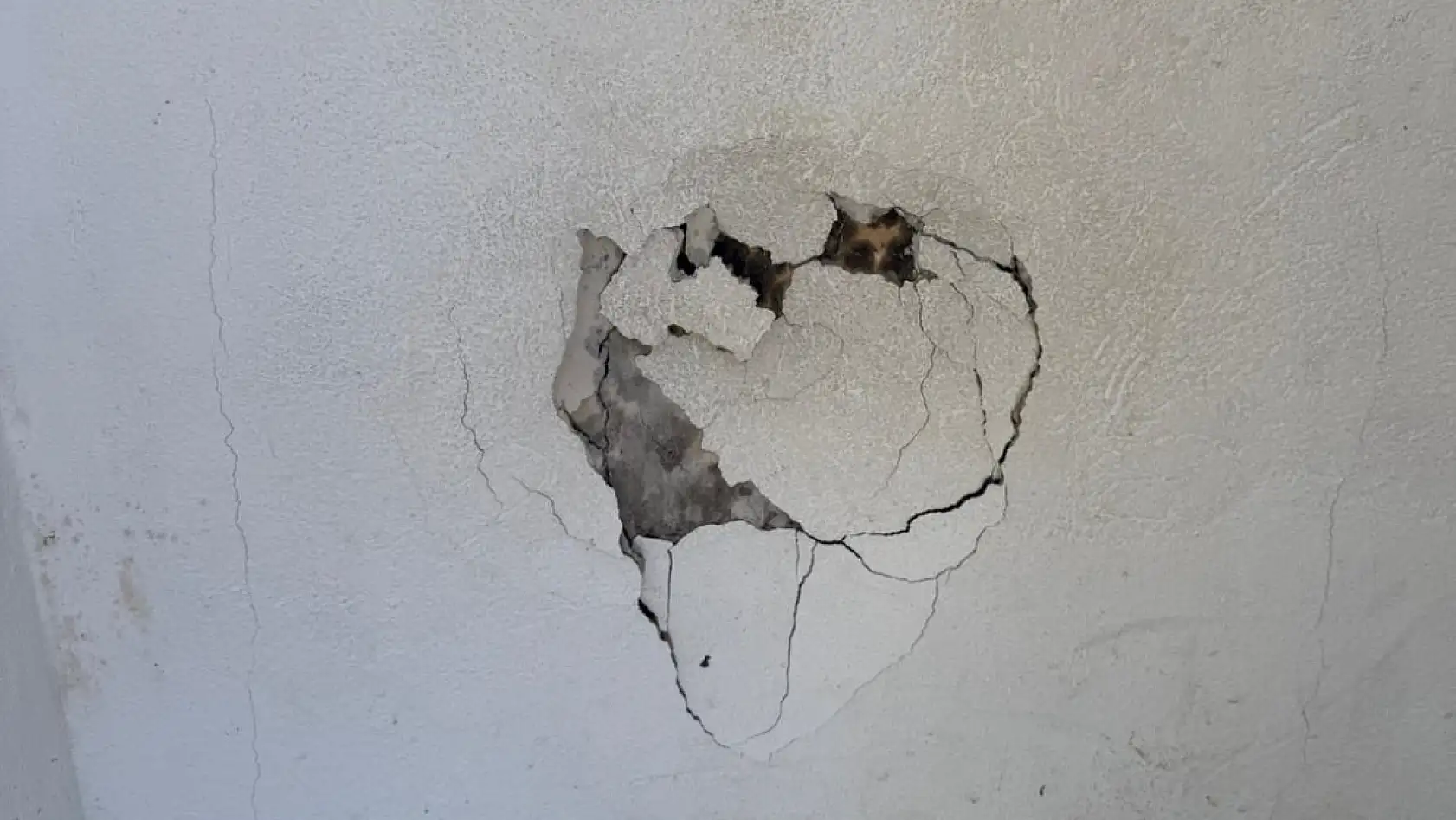 Akmaz Halk Plajında Vandalizm