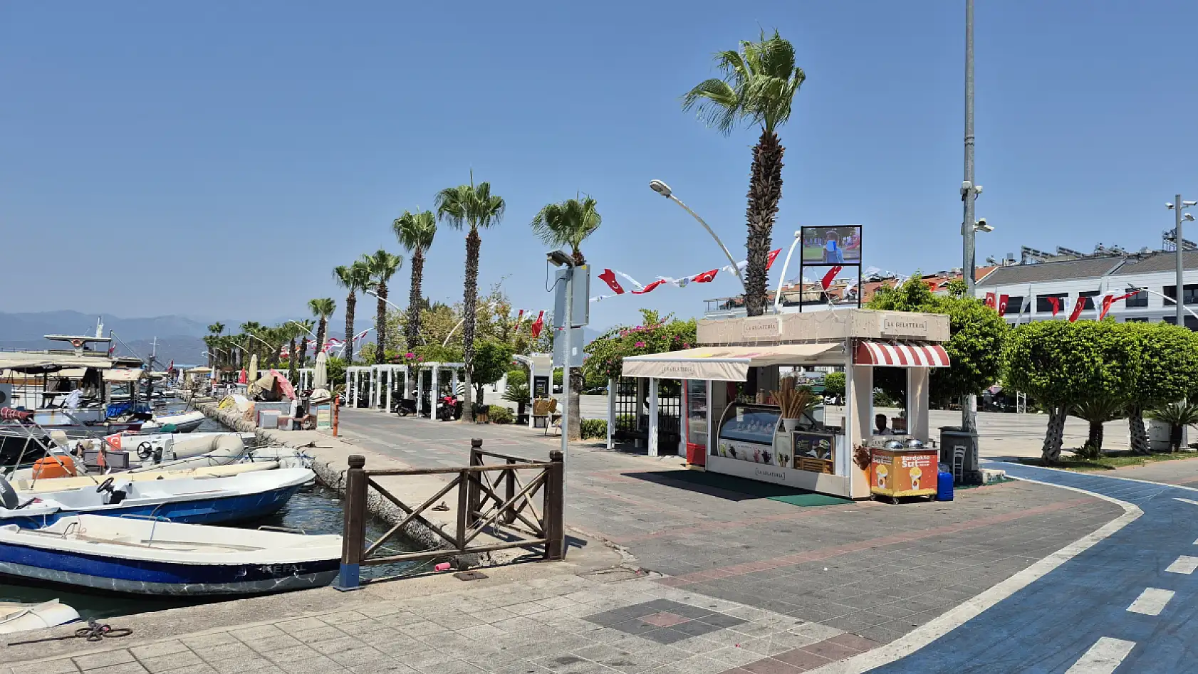 Fethiye'de Kavurucu Sıcaklık: Vatandaşlar Uyarıyor, 'Güneş Çarpması Hafife Alınmamalı'