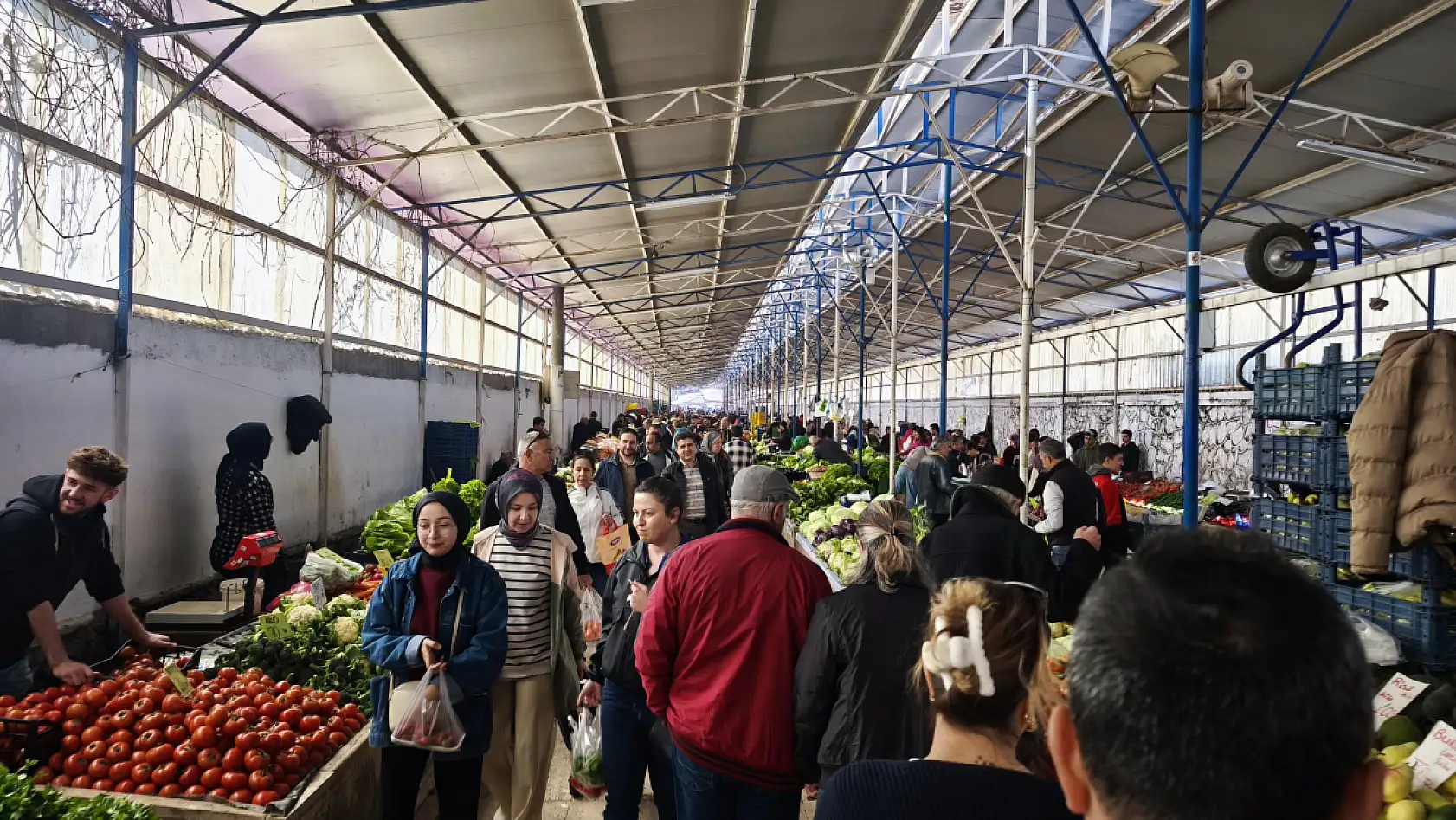 Fethiye Salı Pazarı'nda fiyat tartışması