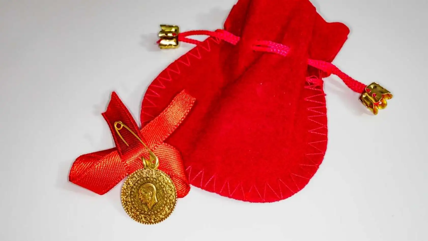 Fethiye'de altına yoğun ilgi: Gram altın 6 Bin 900 seviyelerinde