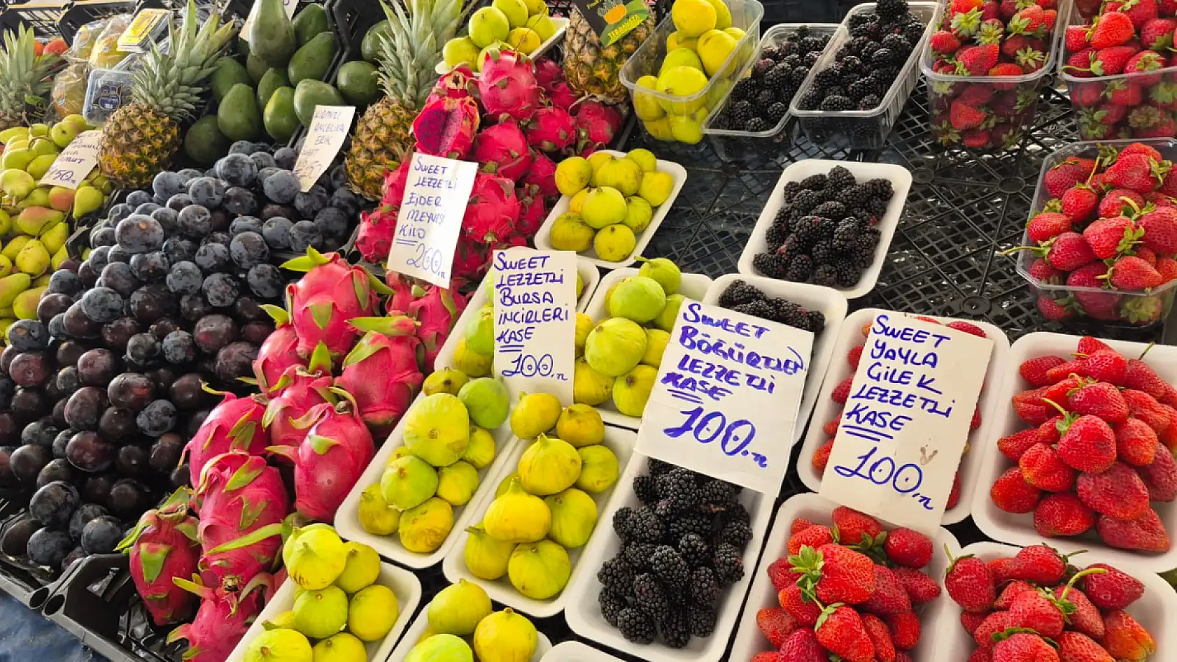 Fethiye Salı Pazarı'nda hareketlilik sürüyor