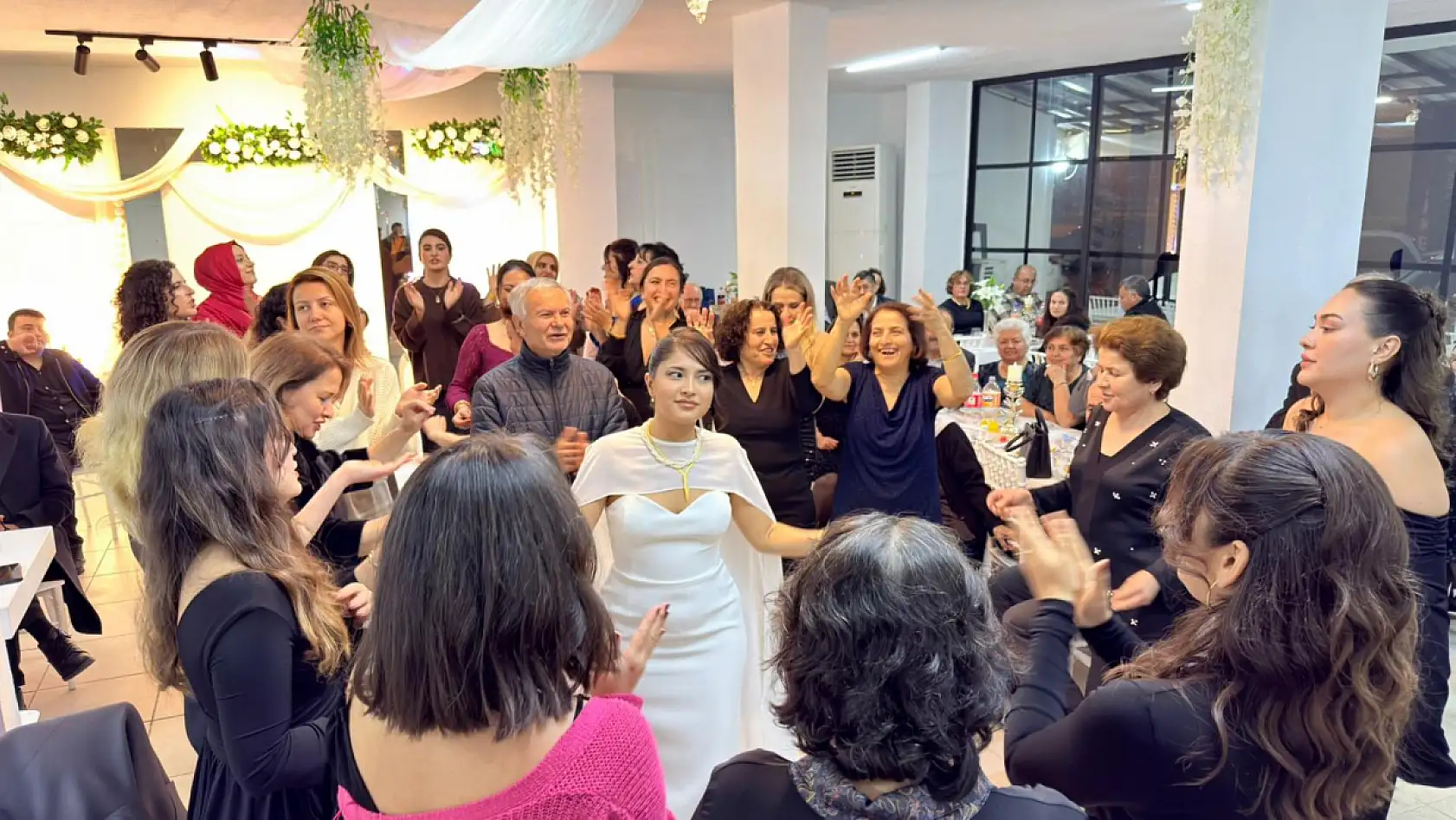 Fethiyespor'un Eski Teknik Direktörü Mustafa Ceviz'in Oğlu Harun Ceviz Nişanlandı