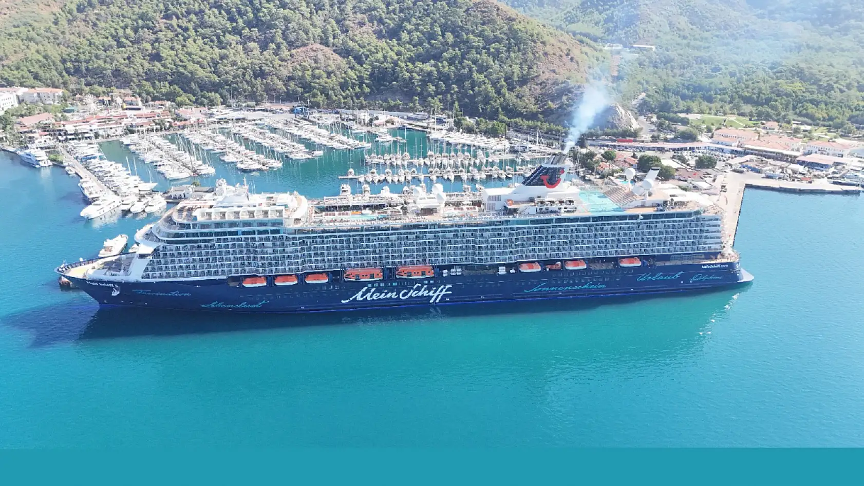Marmaris'e 'Mein Schiff 5' kruvaziyeri ile 2 bin 600 turist geldi