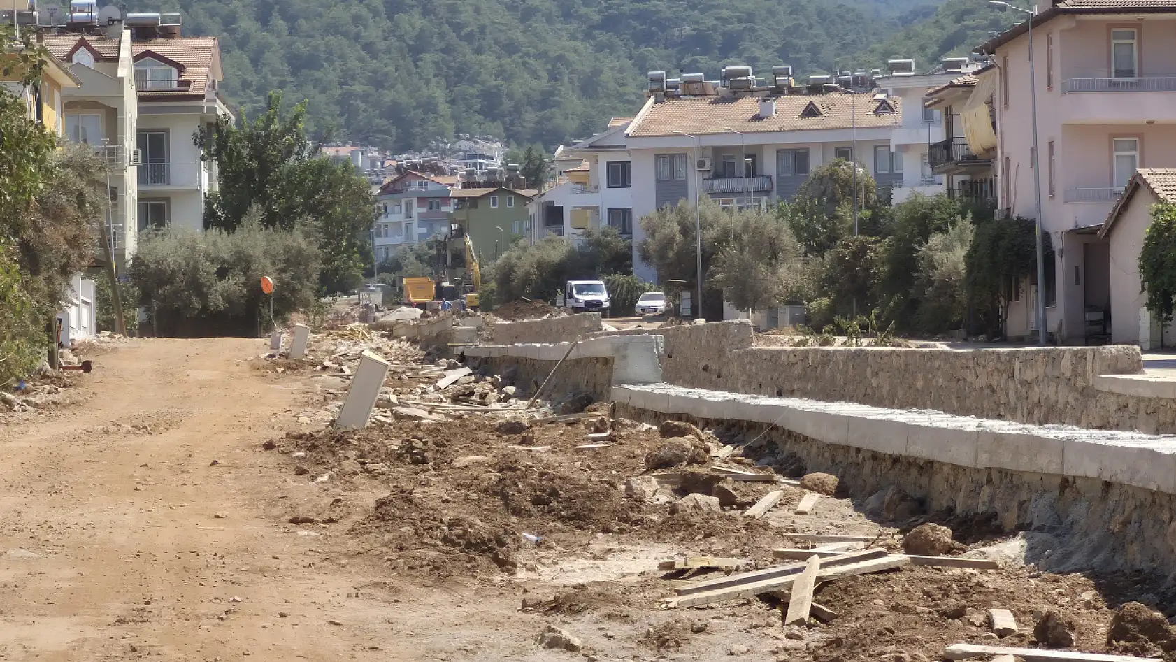 Fethiye'de Toptaş Deresi'nde ıslah çalışmaları tamamlanmak üzere