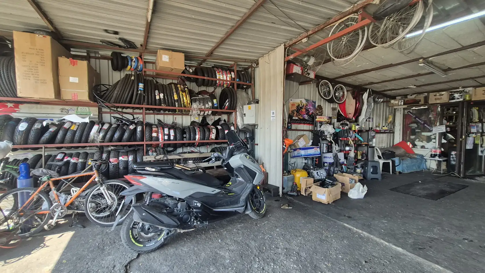 Fethiyeli ustadan yaz için motosiklet uyarısı 'Sıcak asfalt, aşınmış lastik'