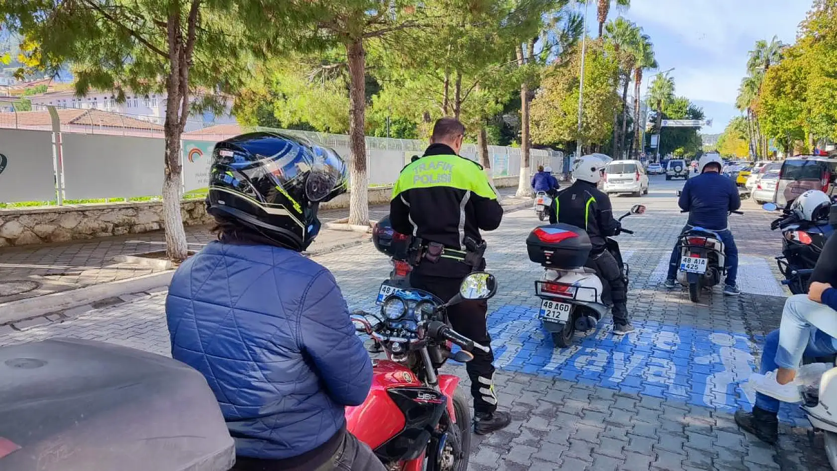 Motosiklet sürücüleri denetlendi