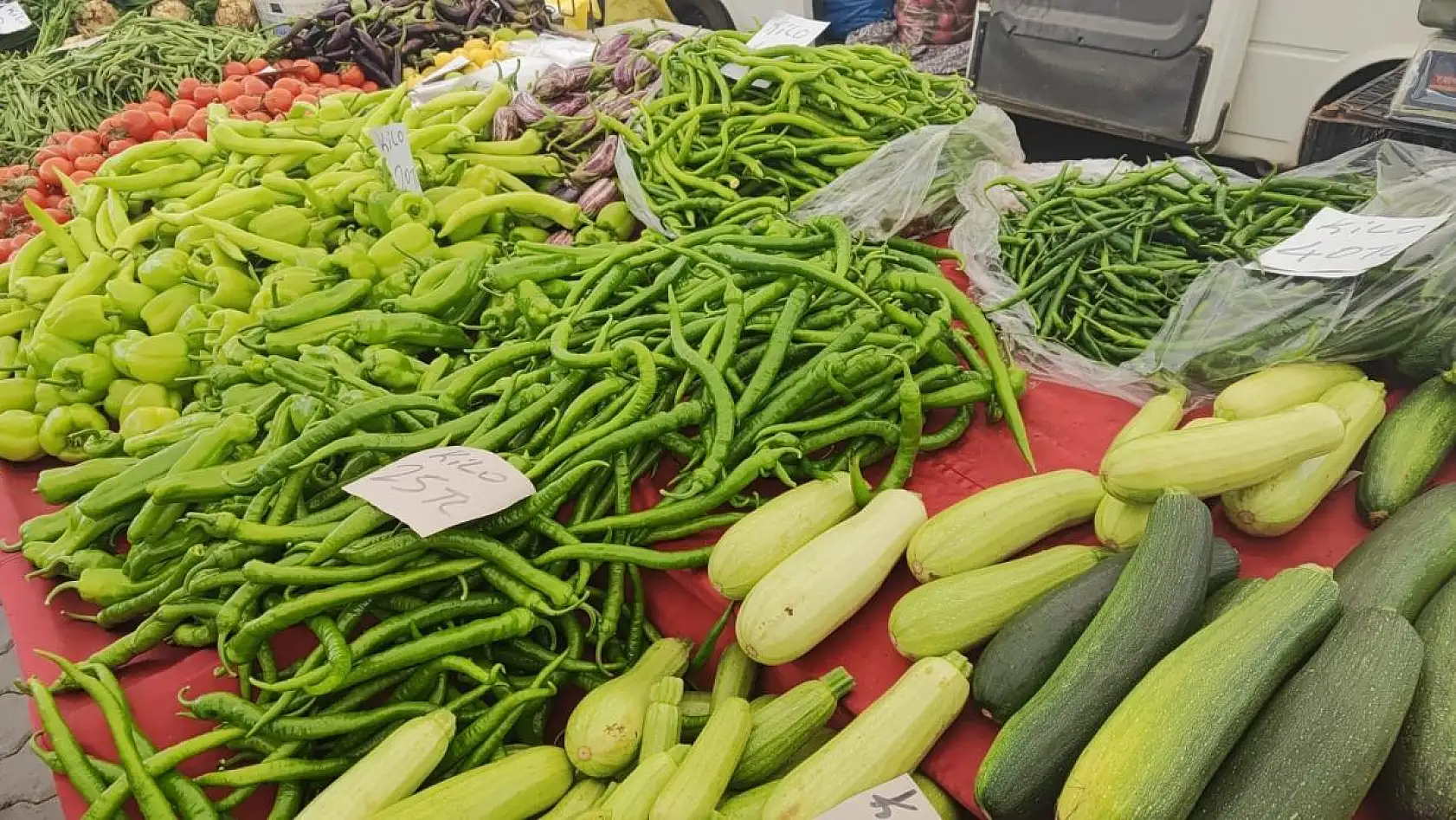 Güçlü, 'Üretici pazarı fiyat olarak uygun'