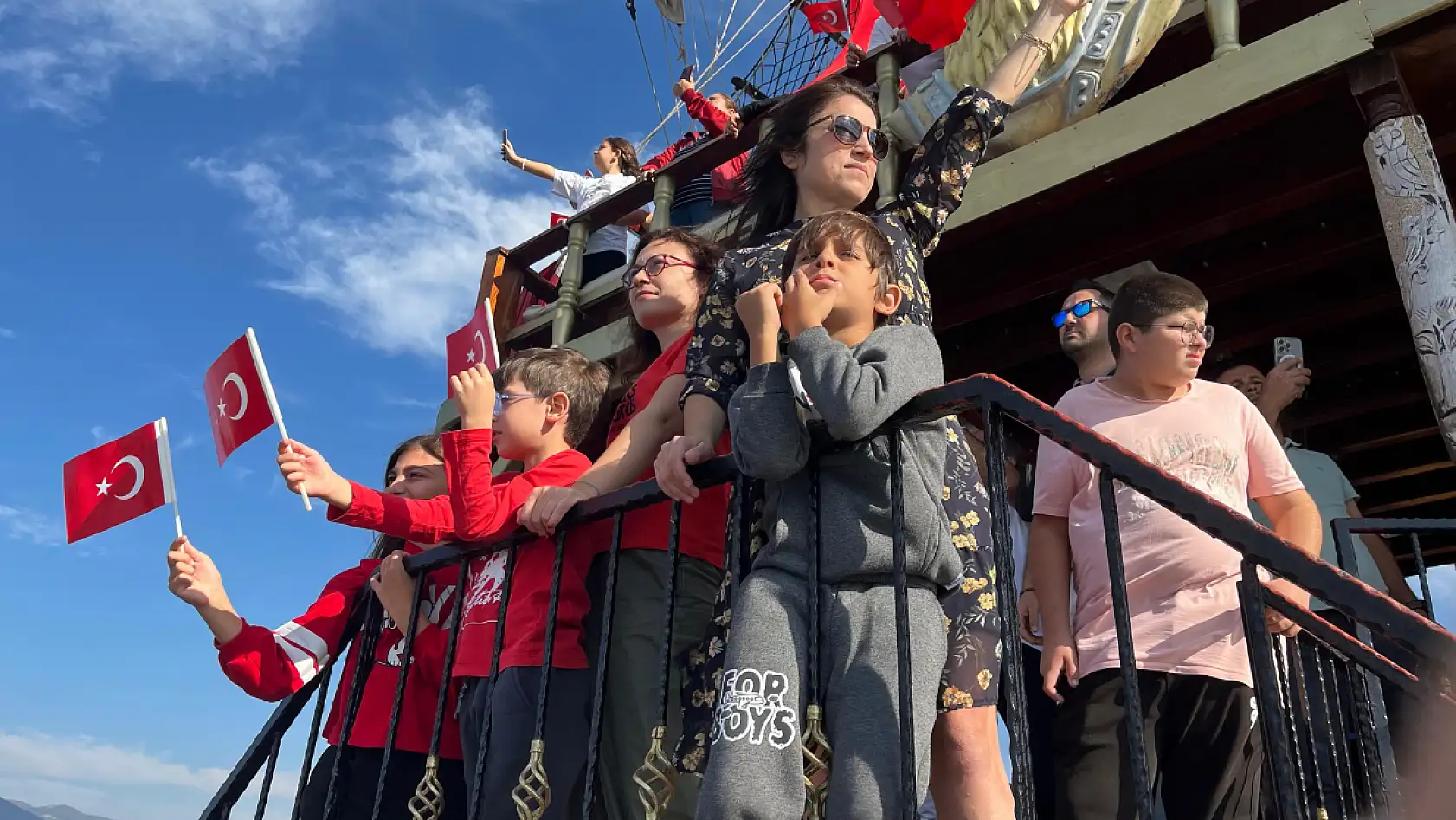 Fethiye'de tekne kortejiyle 29 Ekim coşkusu