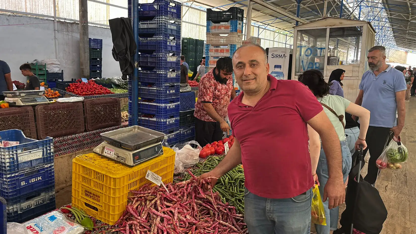 Esnaf Halil Ayat fiyatlar düşecek dedi: Fethiye salı pazarında fiyatlar düştü