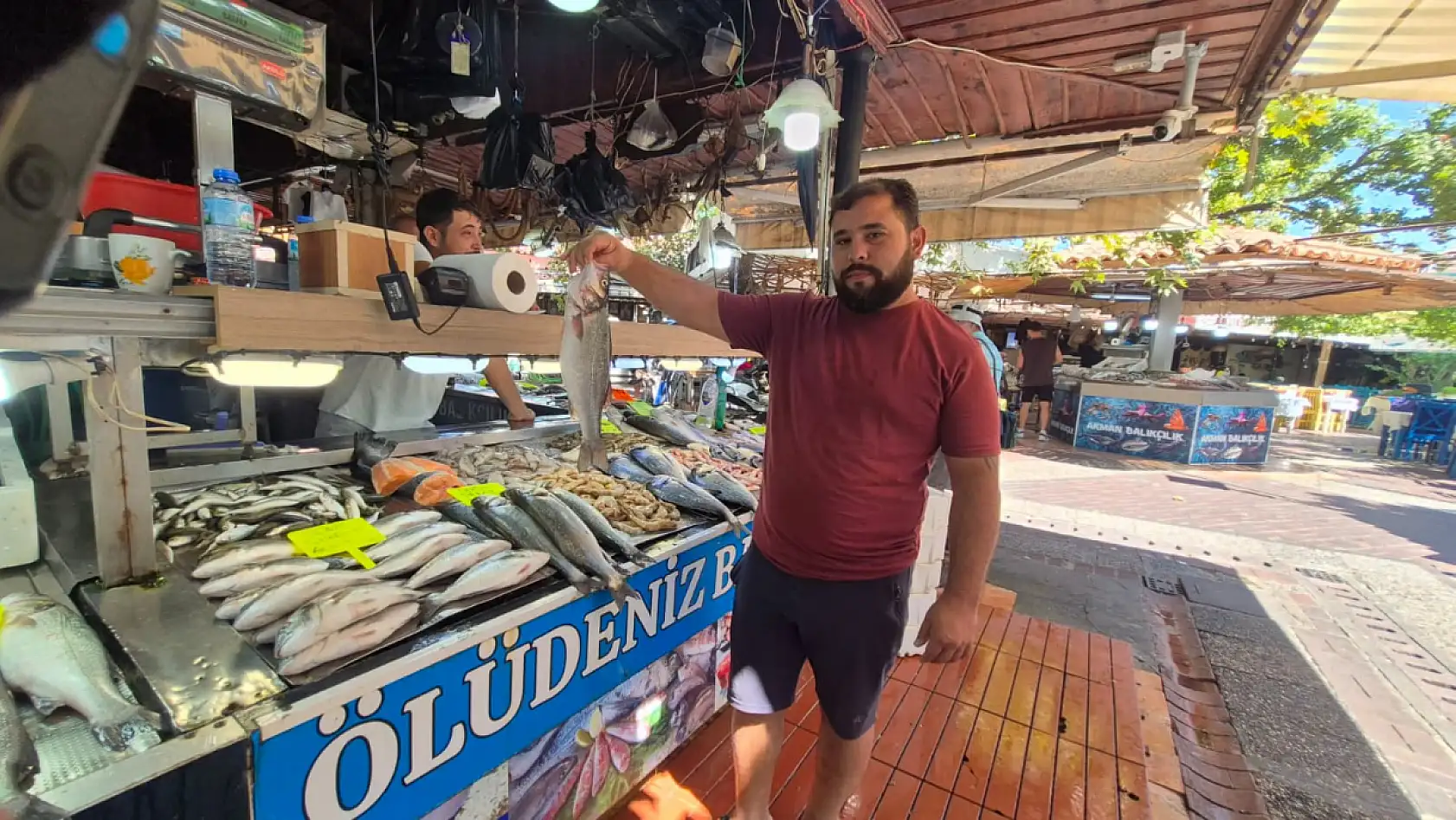 Fethiye'de tavada lopa balığı ve çupra balığı revaçta