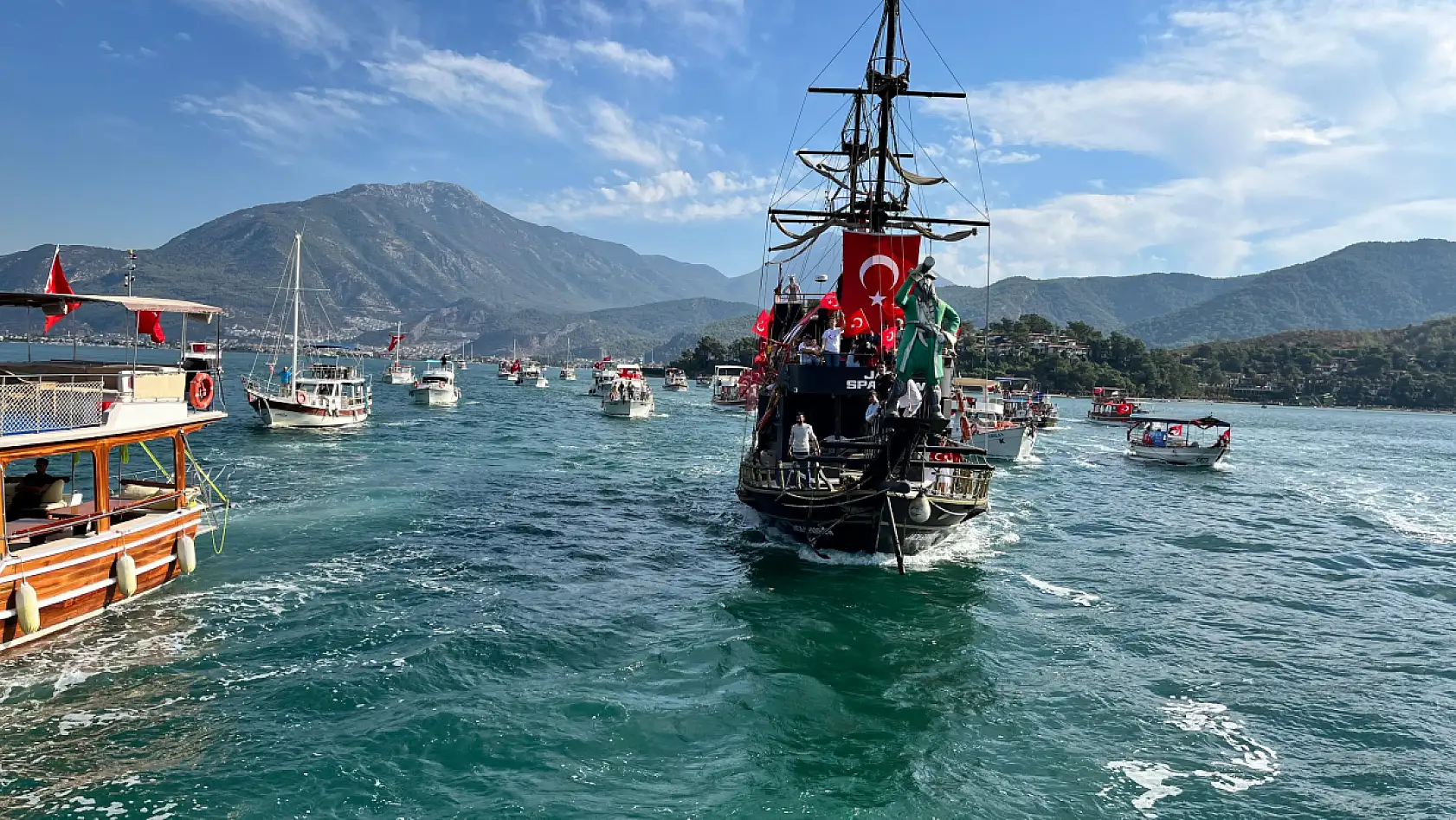 Fethiye'de tekne kortejiyle 29 Ekim coşkusu
