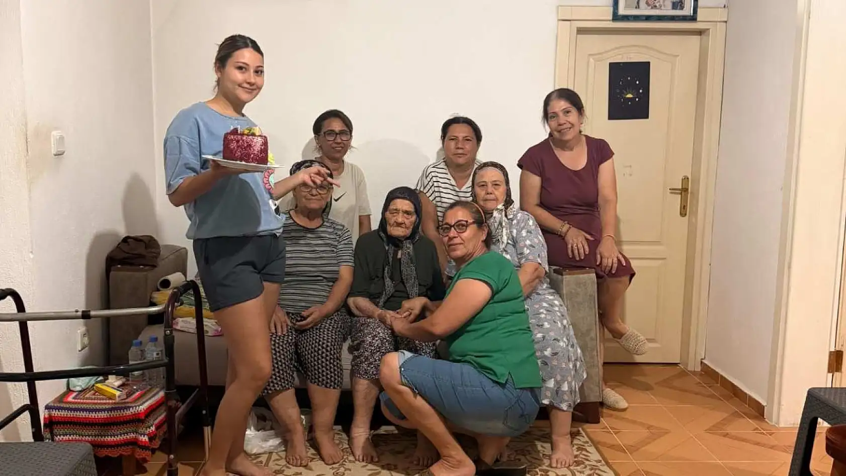 Datça'da 100 yaşına giren Ayşe Döşeme'nin doğum günü kutlandı