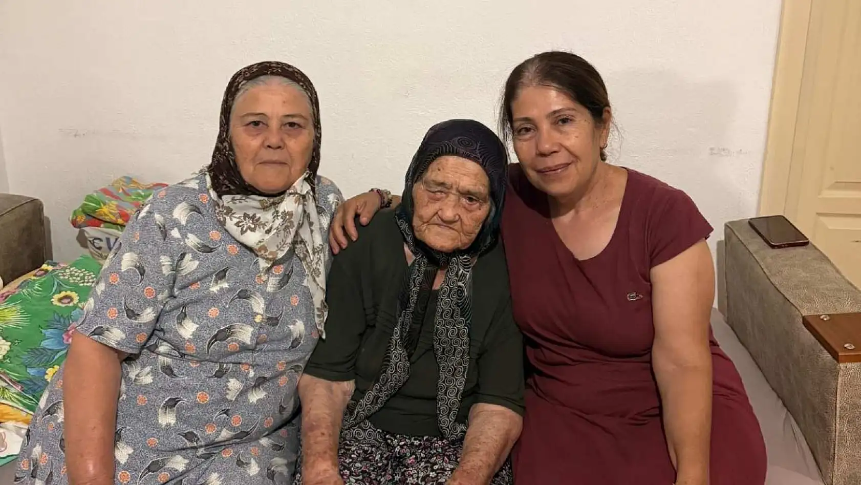 Datça'da 100 yaşına giren Ayşe Döşeme'nin doğum günü kutlandı