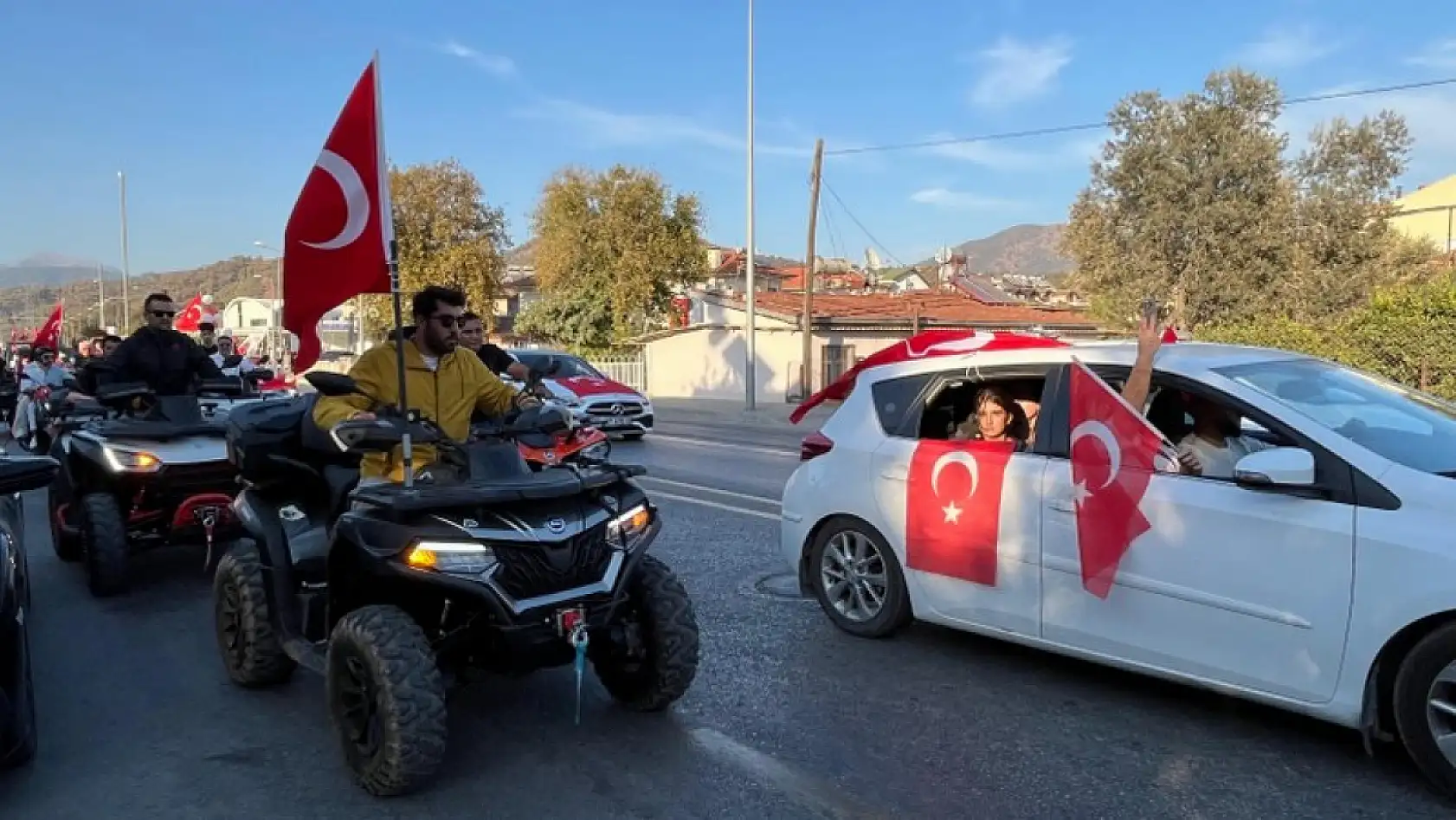 Fethiye'de Belediye Destekleriyle Cumhuriyet Konvoyu Düzenlendi