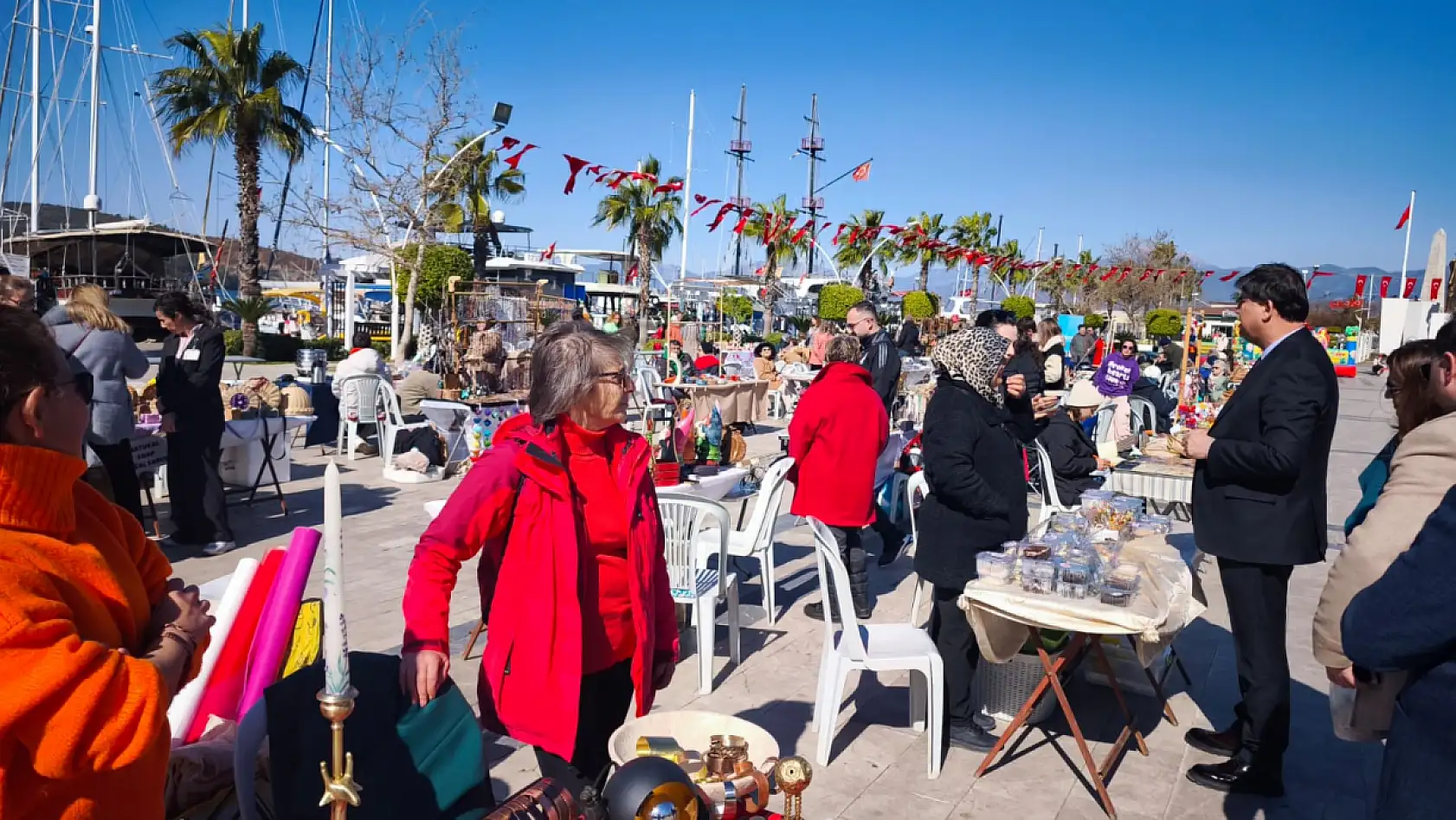 Fethiye'de Sevgililer Günü öncesi kermes: Başkan Karaca ziyaret etti