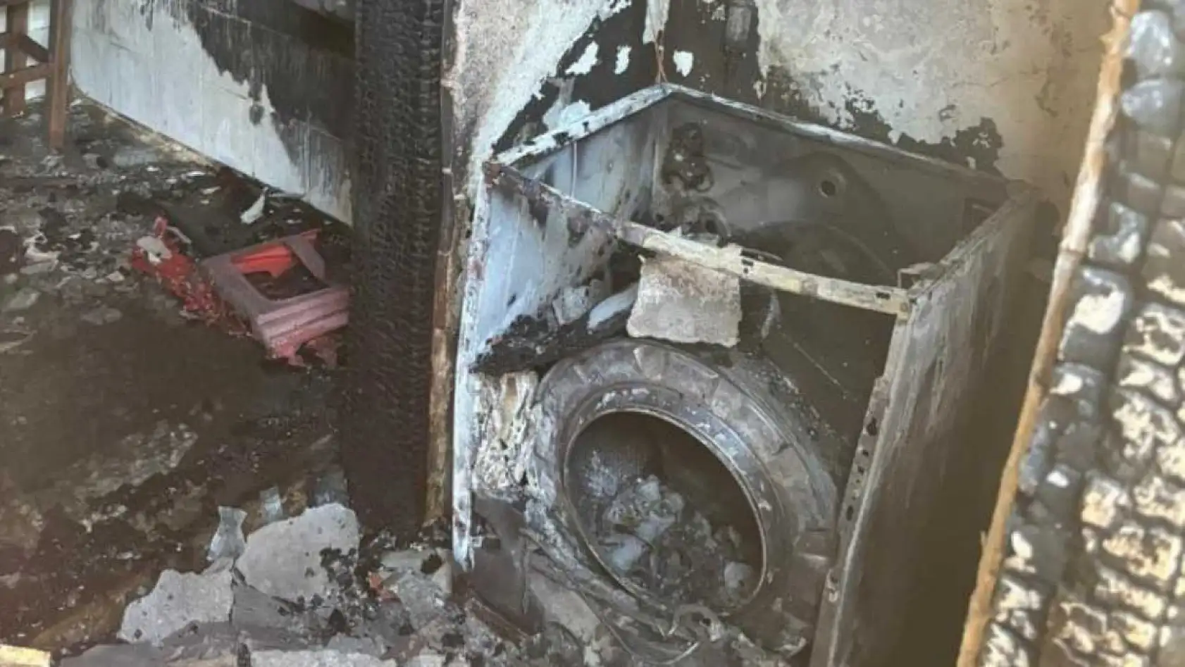 Yaşlı adam evinde elektrikli sobadan çıkan yangında hayatını kaybetti