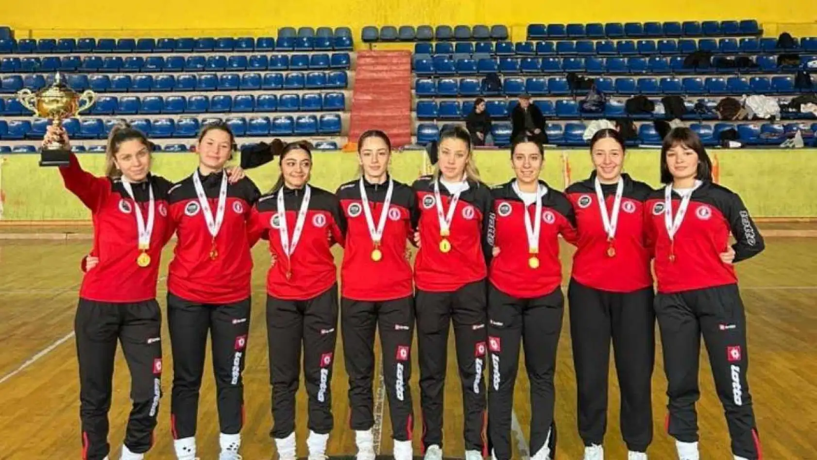 Ege Yıldızları Hokey takımı Tiflis Kupası'nı Muğla'ya getirdi