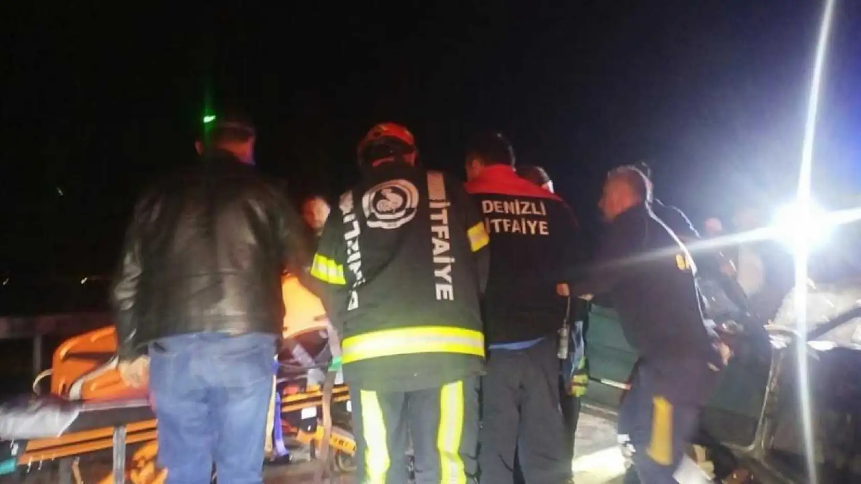 Traktör ile otomobilin çarpıştığı kazada 3 kişi yaralandı