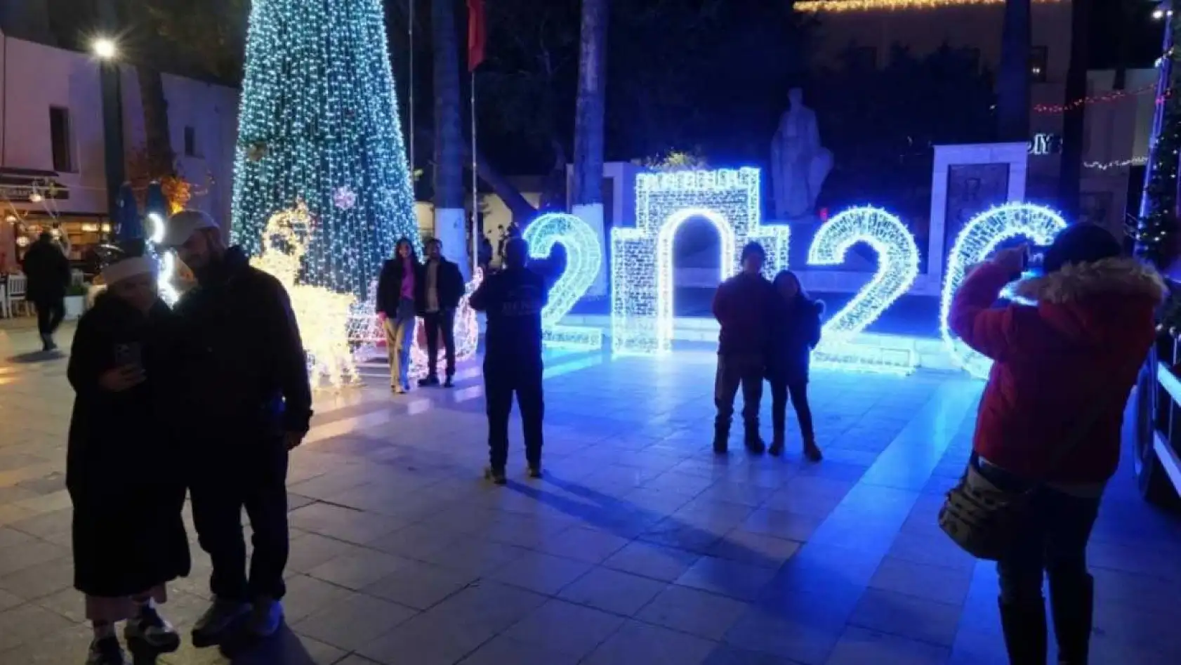 Bodrum meydanının ışıltısı fotoğraf karelerine yansıdı