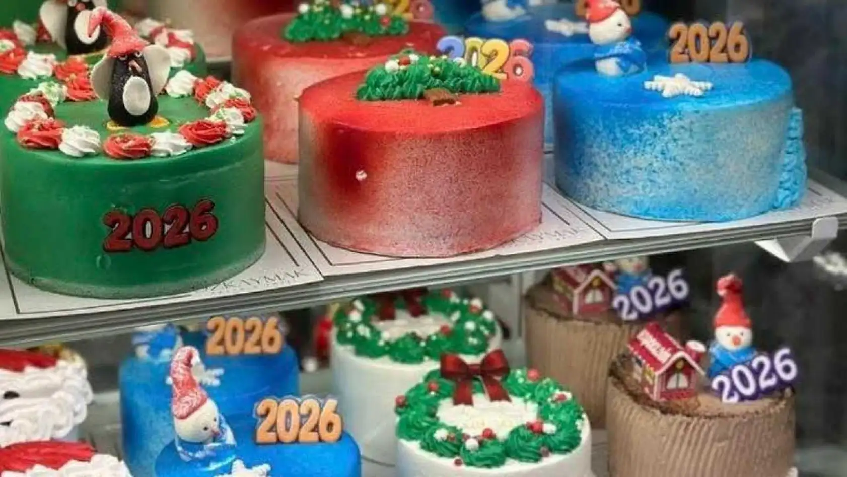 Yılbaşı pastasından altın çıkınca şaşırdı