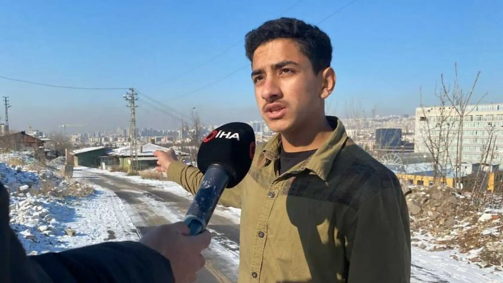 Köpeklerin saldırısına uğrayan çocuğu kurtaran komşu: '10 saniye daha geç kalsaydım çocuğun anca parçalarını bulabilirlerdi'