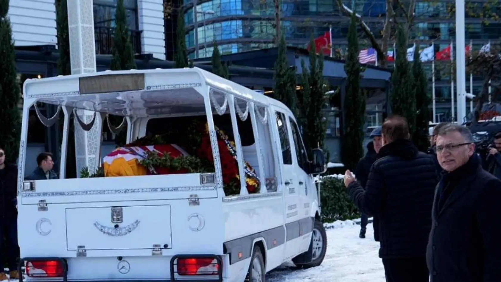 Galatasaray'ın unutulmaz futbolcusu Gökmen Özdenak'a veda