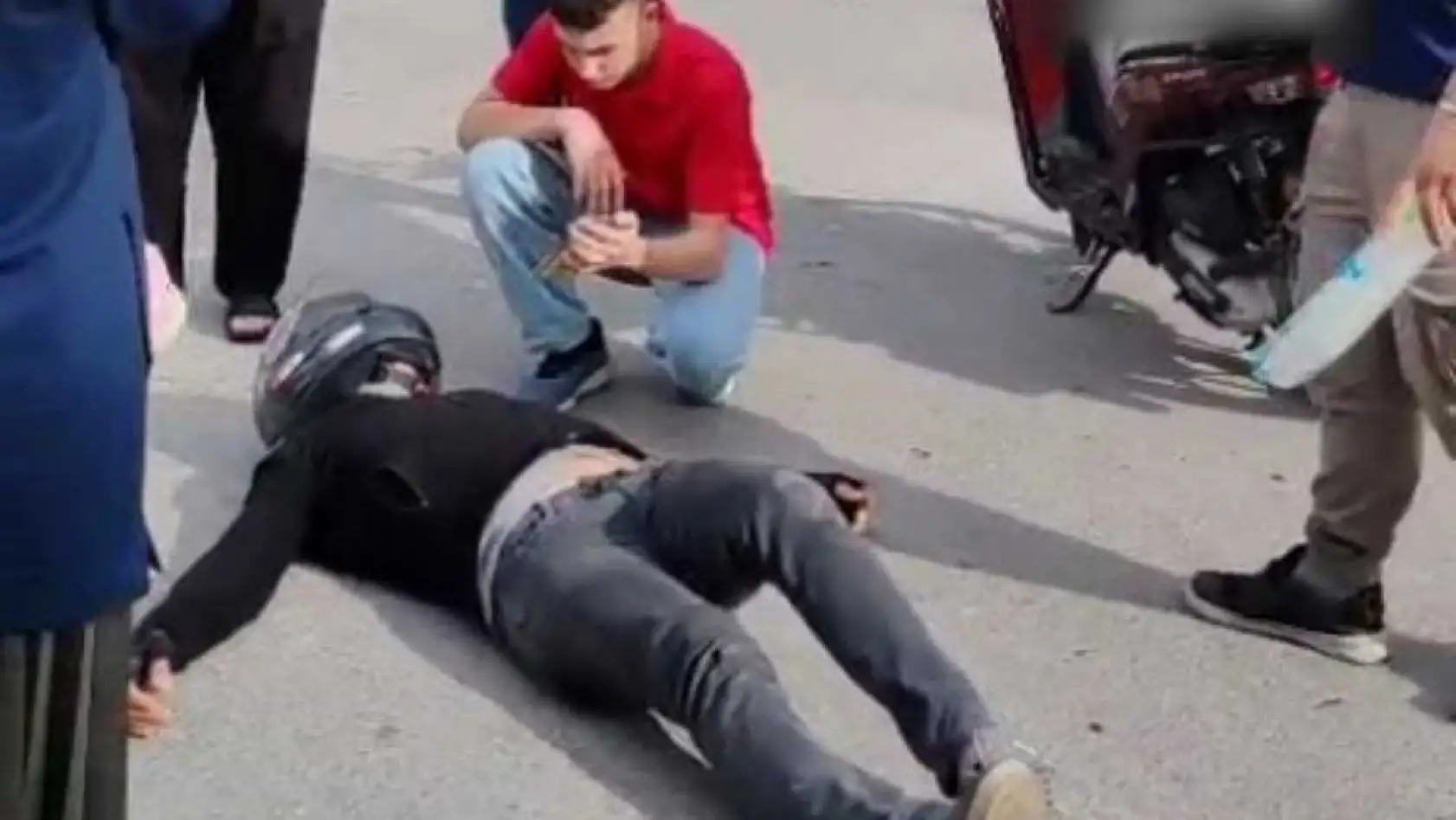 Kendi acısını unutup araçtaki çocuğu düşündü, sebebi küçük yaşta kaybettiği ikiz kardeşi çıktı