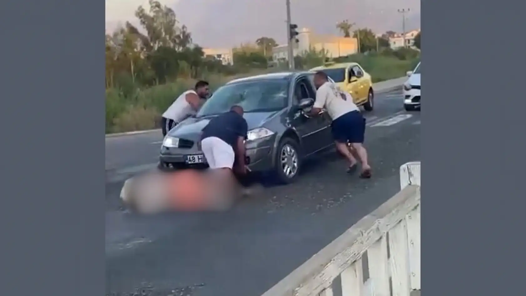 Fethiye'de feci kaza: Önce çarptı, sonra kaçmaya çalıştı: Kadını ezilmekten vatandaşlar kurtardı