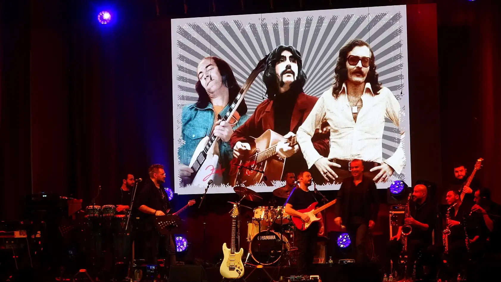 Fethiye'de 'Ustalara Saygıyla' konseri duygu dolu anlara sahne oldu