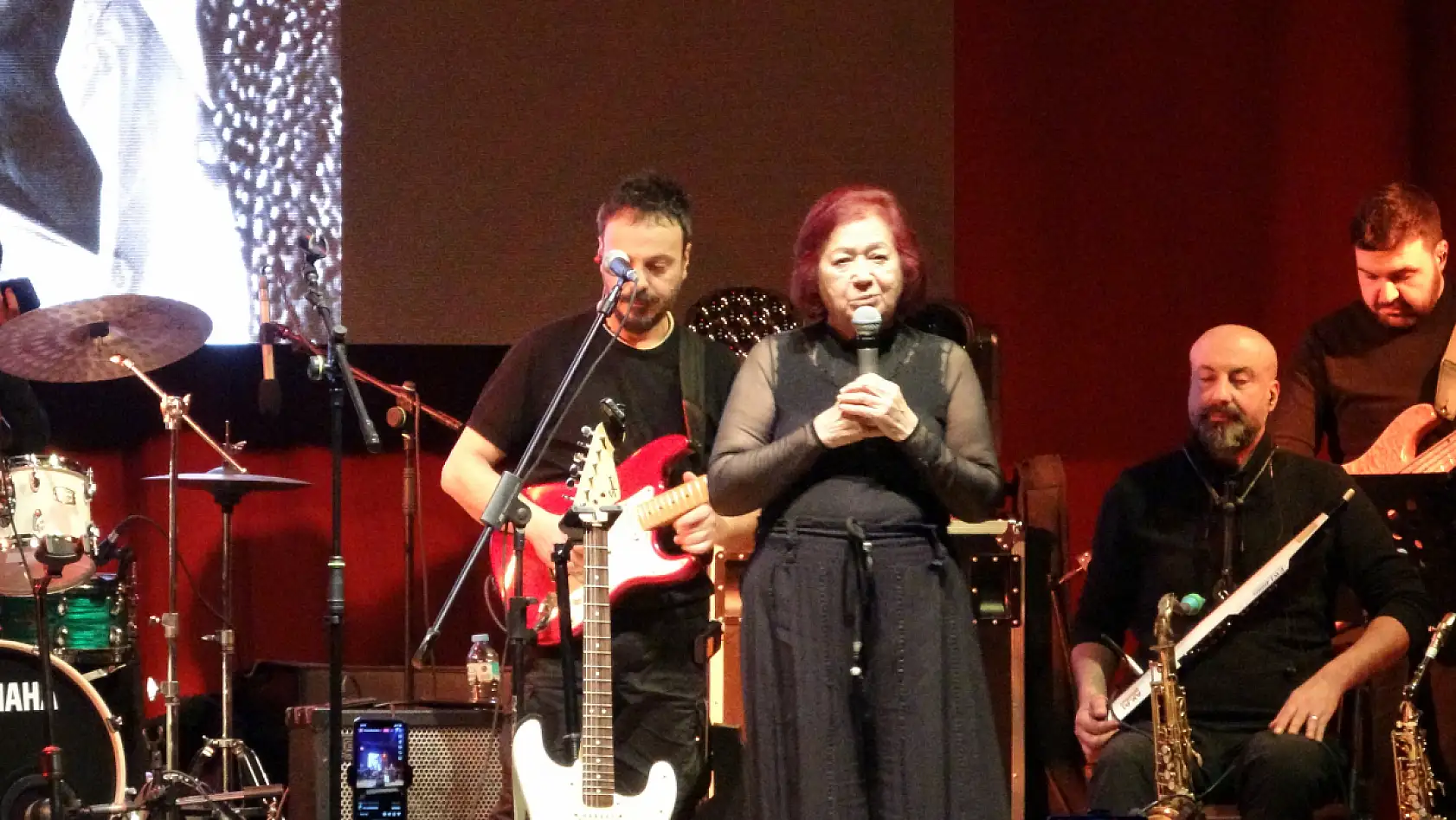 Fethiye'de 'Ustalara Saygıyla' konseri duygu dolu anlara sahne oldu