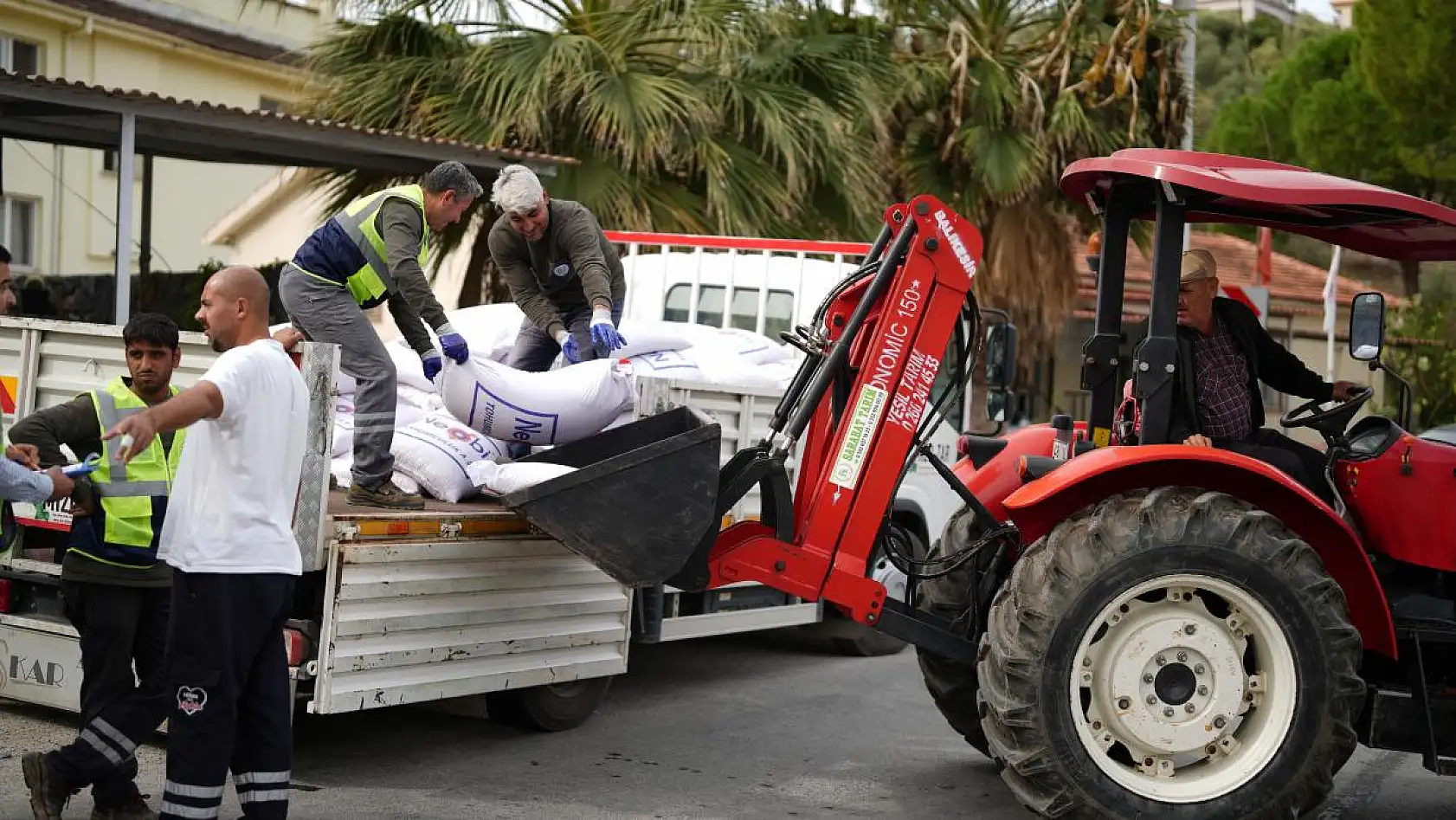 Belediyeden Çiftçilere Tohum Desteği