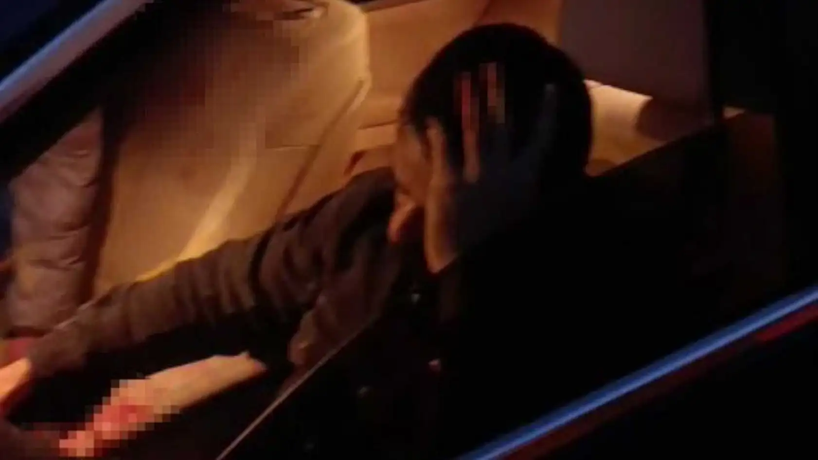 Lüks otomobilin içinde dehşeti yaşadı, kaçarken kaza yaptı