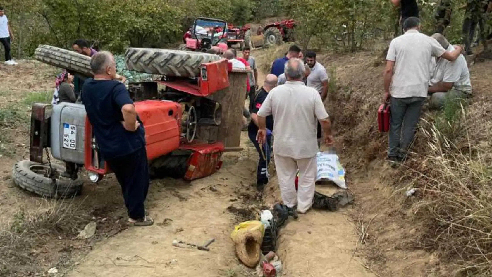 Traktör Devrildi, Sürücü Olay Yerinde Yaşamını Yitirdi