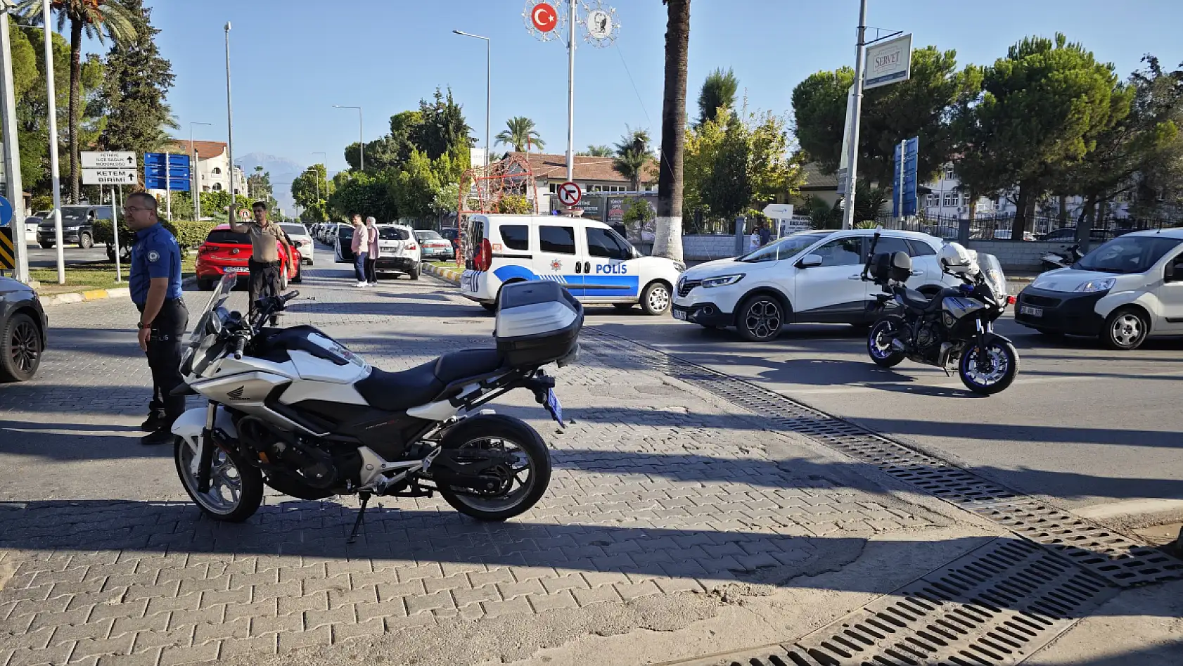 Fethiye'de Otomobil İle Motosikletli Polis Çarpıştı